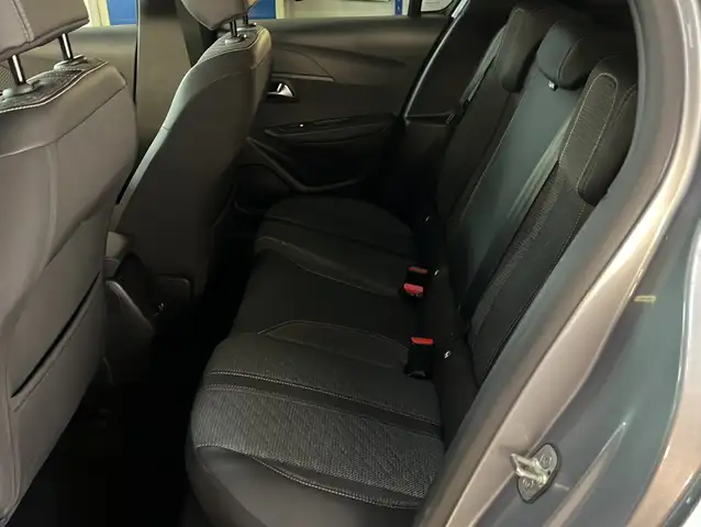 Peugeot 208 view 13