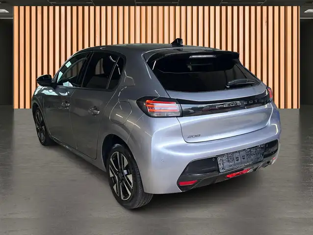 Peugeot 208 view 4