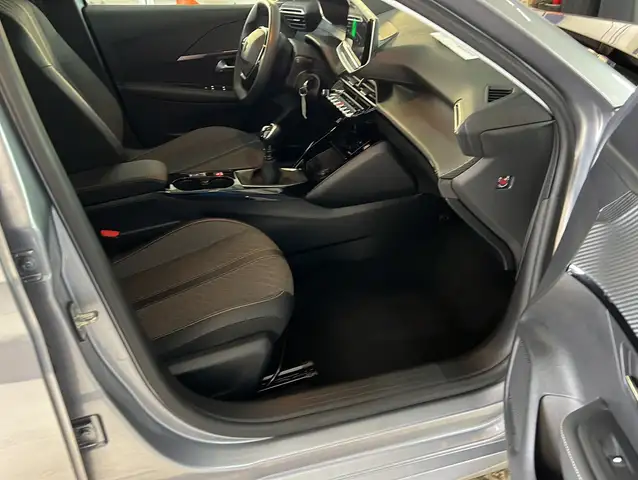 Peugeot 208 view 18
