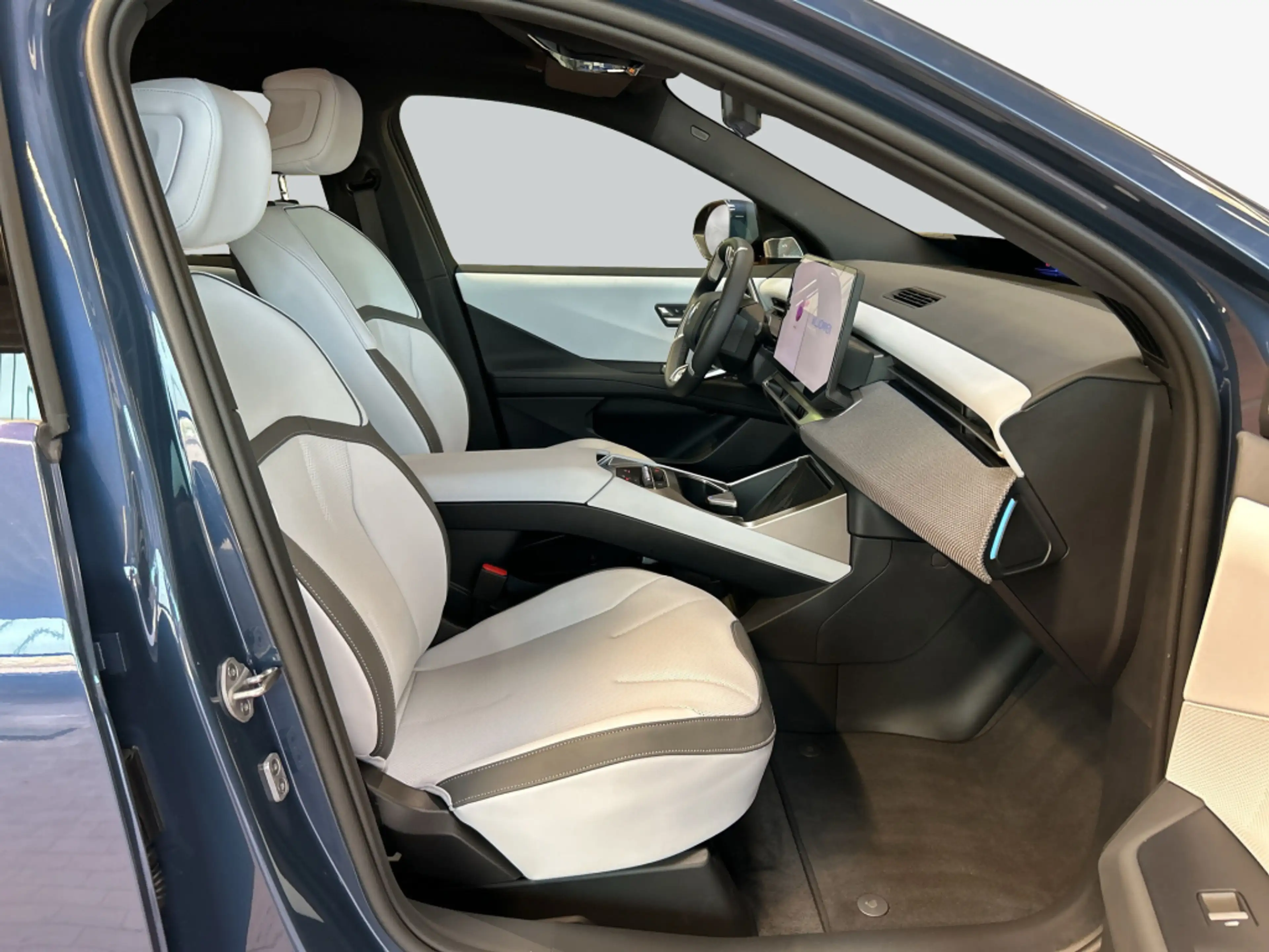 BMW iX3 50 xDrive M-Paket AHK Pano HeadUp H&K — photo 13