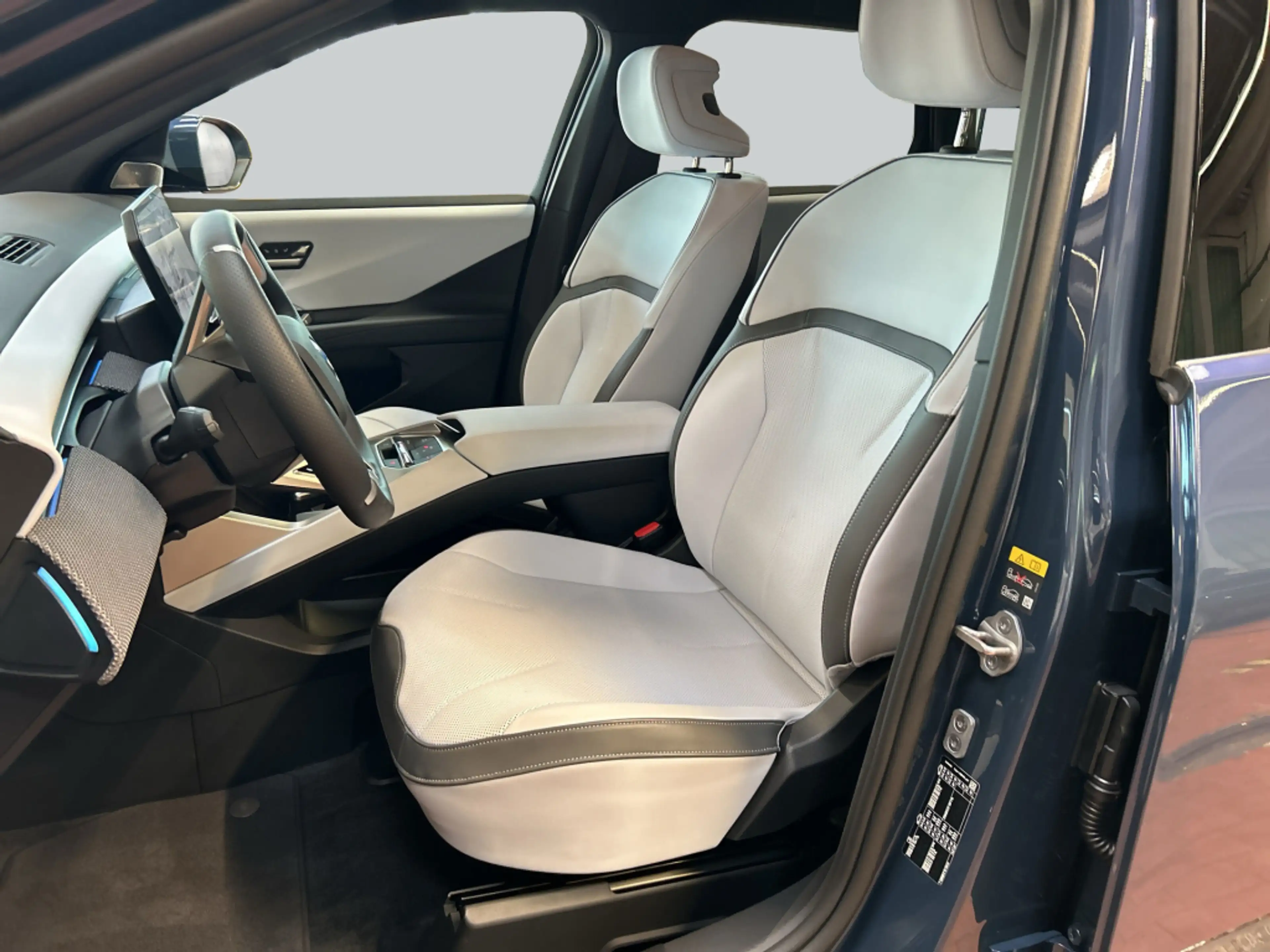 BMW iX3 50 xDrive M-Paket AHK Pano HeadUp H&K — photo 11