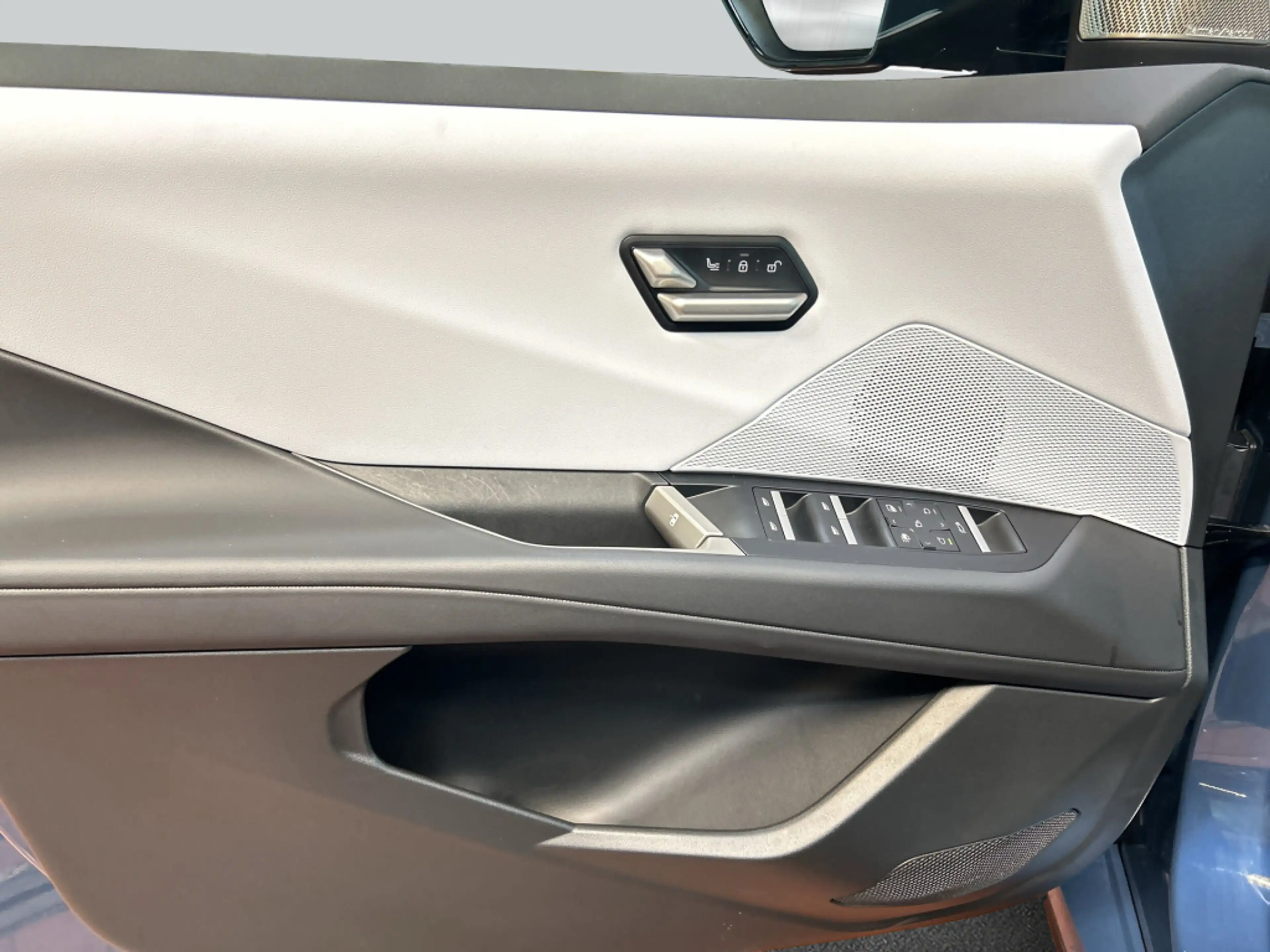 BMW iX3 50 xDrive M-Paket AHK Pano HeadUp H&K — photo 20