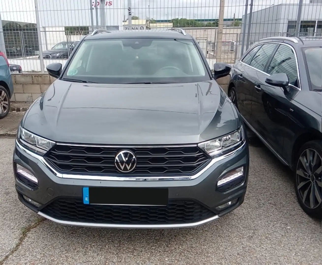 Volkswagen T-Roc 1.5 TSI Advance Style DSG7 Gris - 2