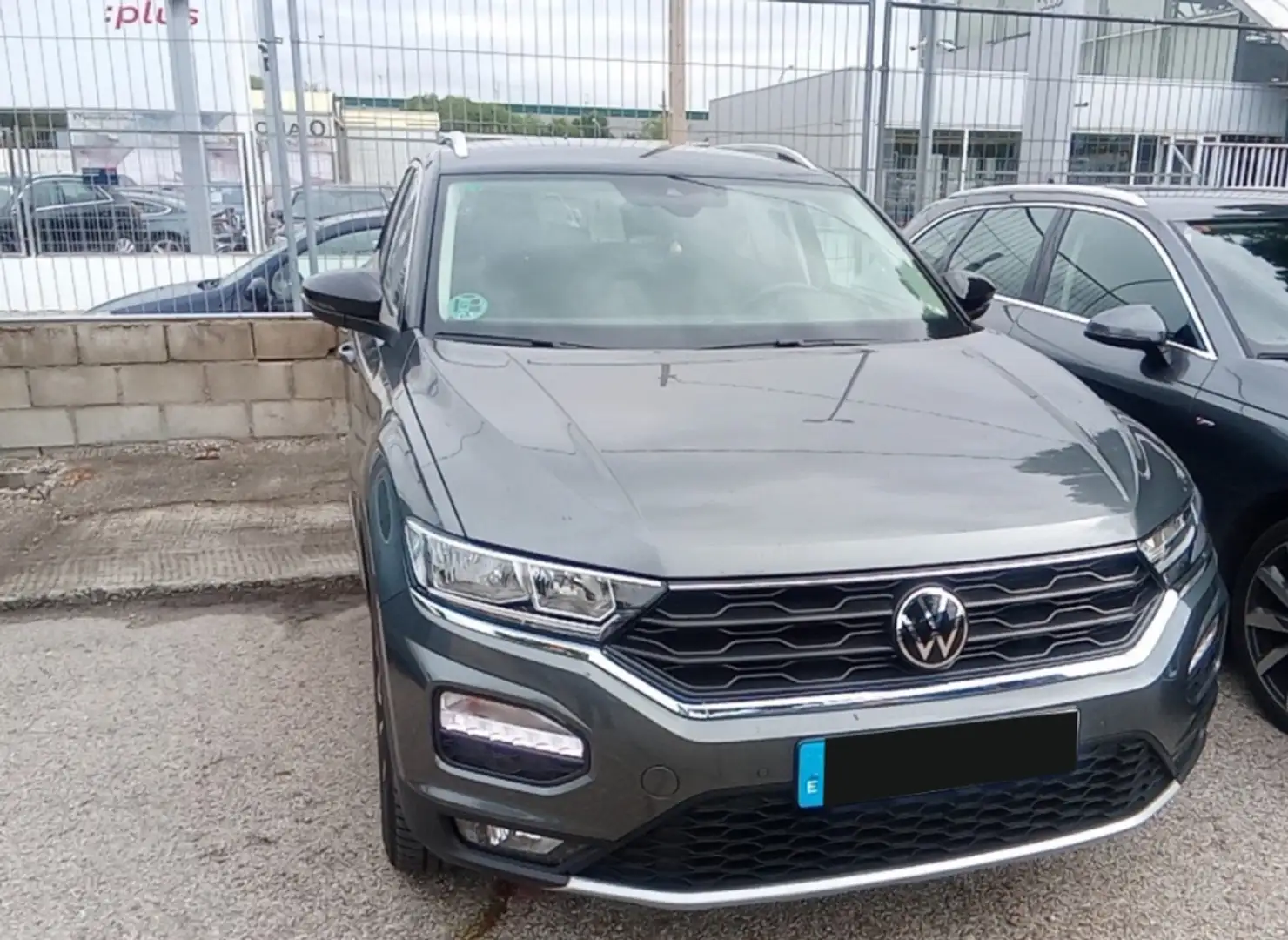 Volkswagen T-Roc 1.5 TSI Advance Style DSG7 Gris - 1