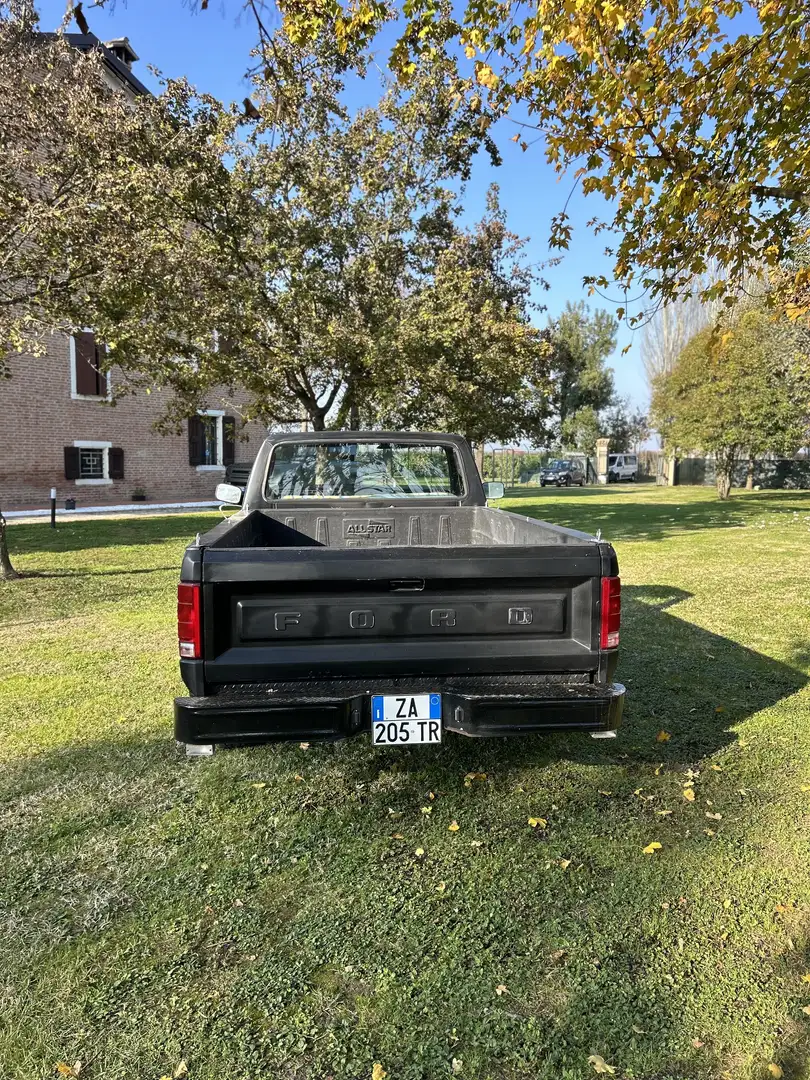 Ford F 100 Schwarz - 2