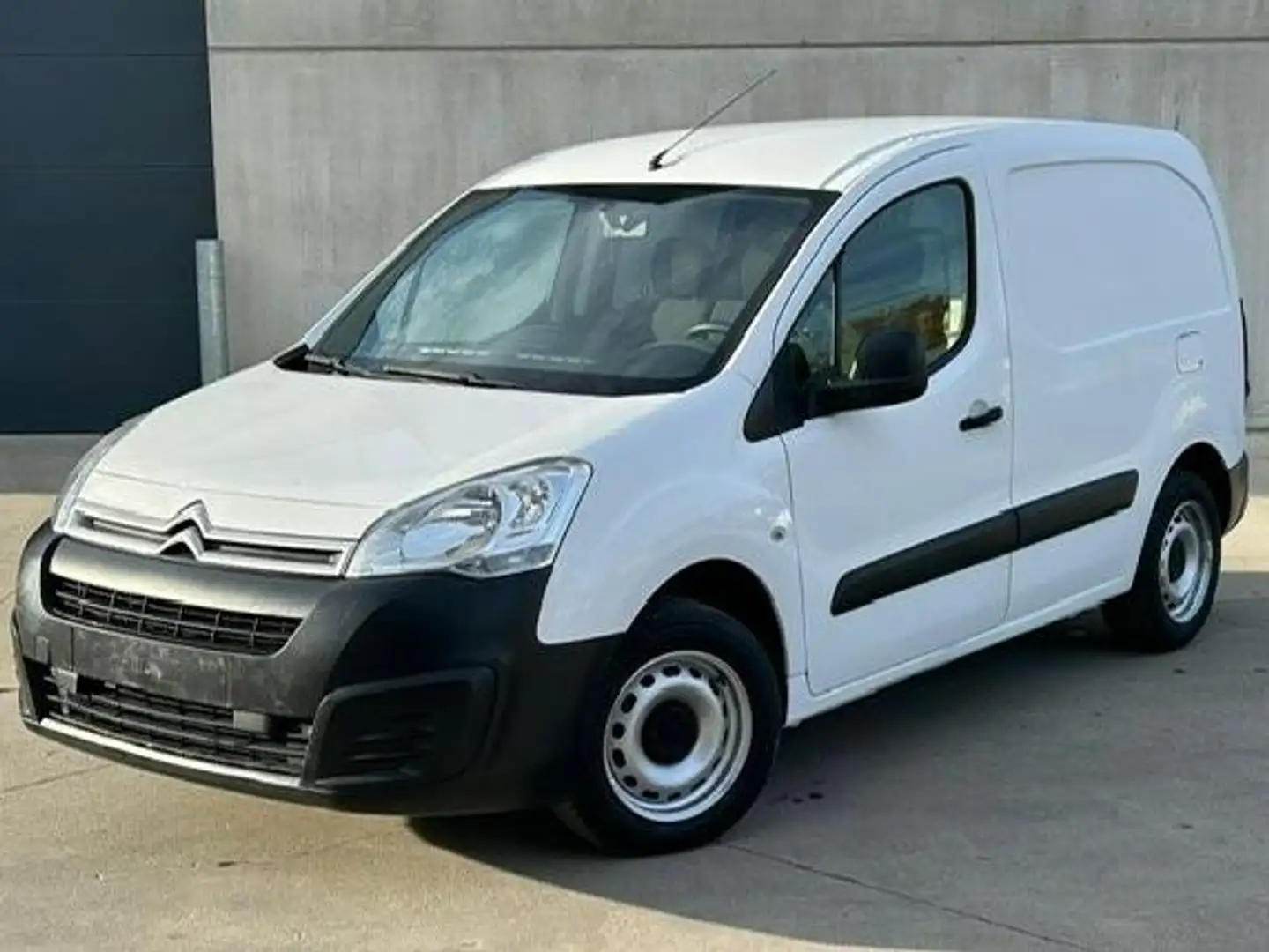 Citroen Berlingo 1.6 BlueHDi 100CV euro6 Clim 3 places Wit - 1