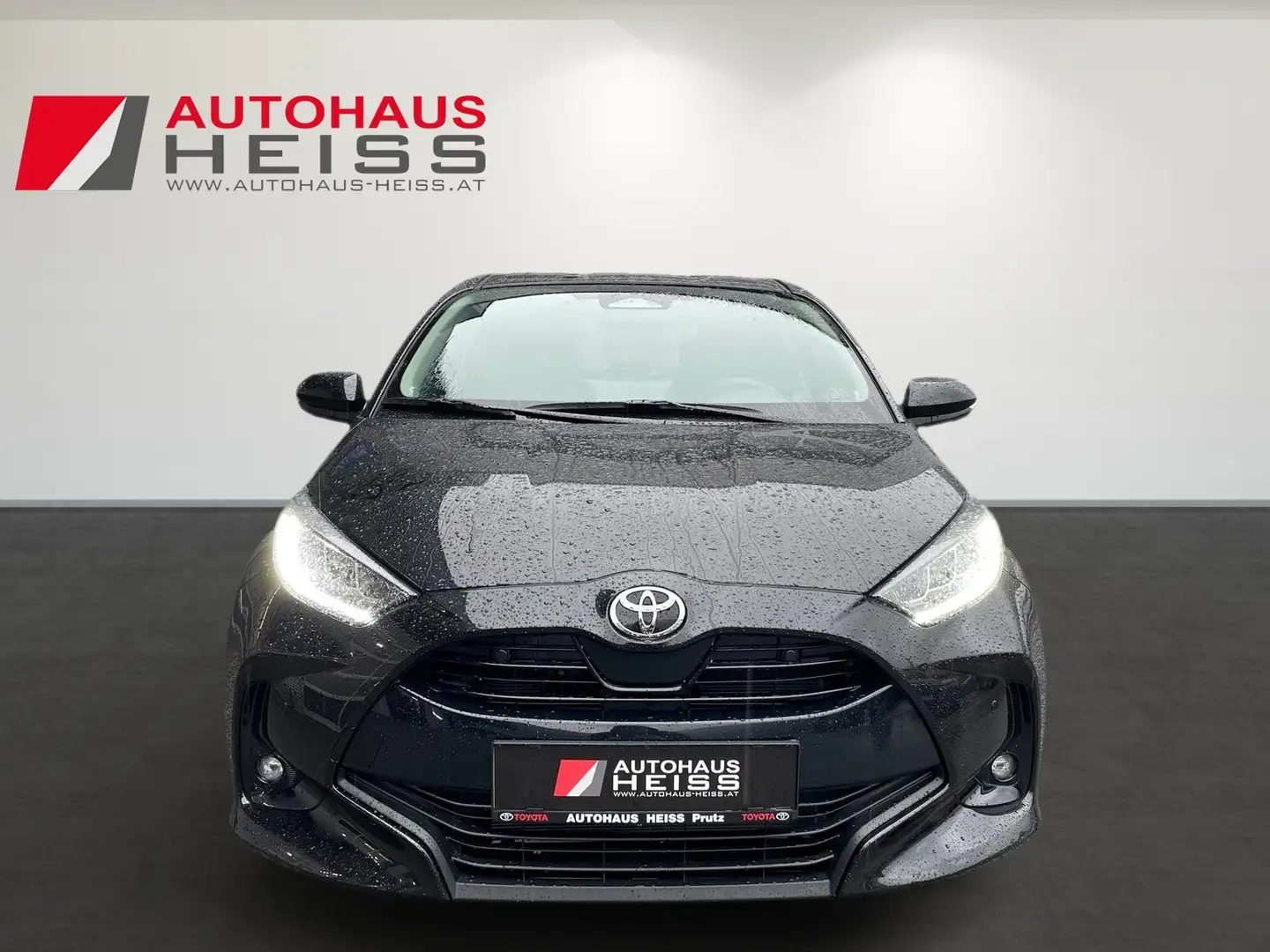 Toyota Yaris Hybrid Active Drive + Safety Paket Schwarz - 2