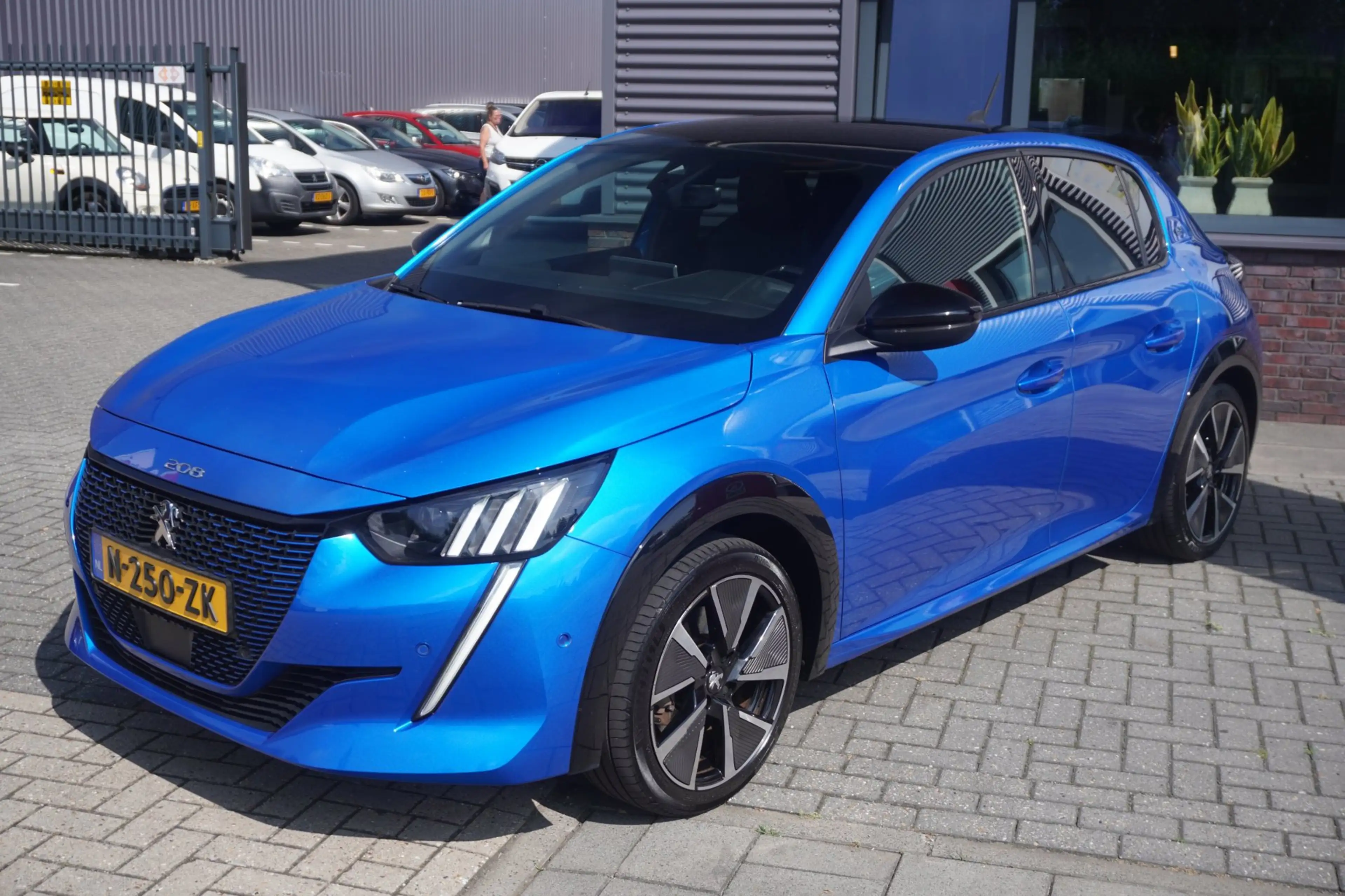Peugeot e-208 EV GT 350 50 kWh SOH 87,8 / Carplay / 360 Camera / — photo 8