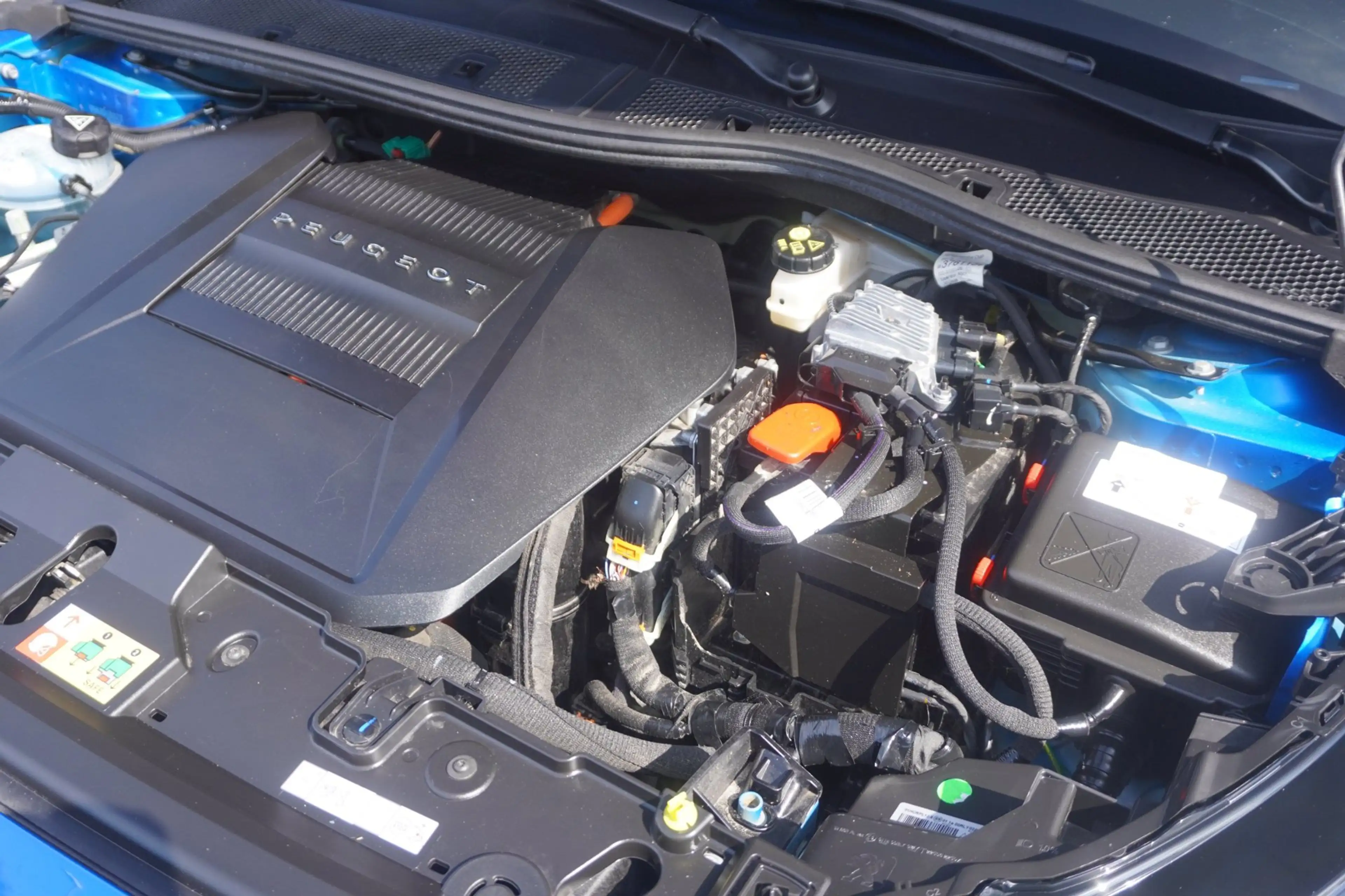 Peugeot e-208 EV GT 350 50 kWh SOH 87,8 / Carplay / 360 Camera / — photo 10