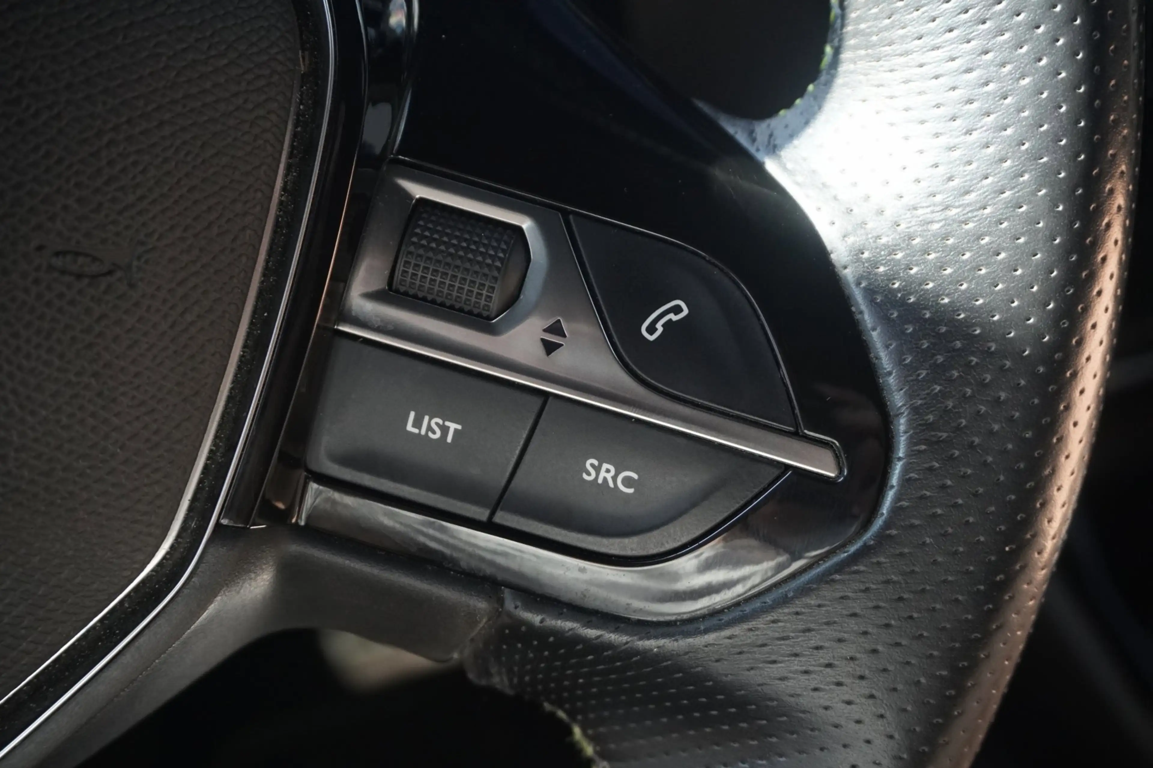 Peugeot e-208 EV GT 350 50 kWh SOH 87,8 / Carplay / 360 Camera / — photo 15