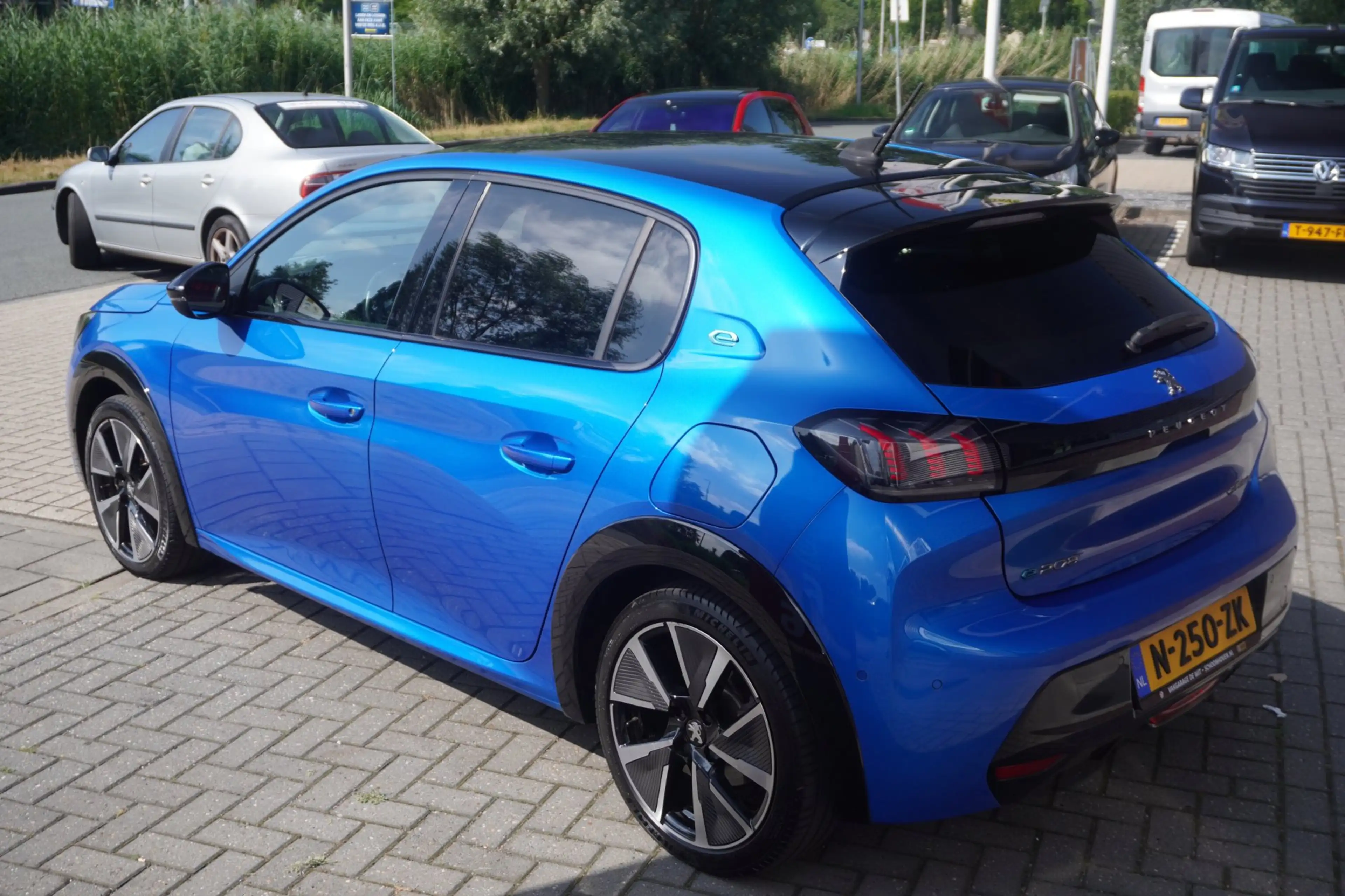 Peugeot e-208 EV GT 350 50 kWh SOH 87,8 / Carplay / 360 Camera / — photo 6