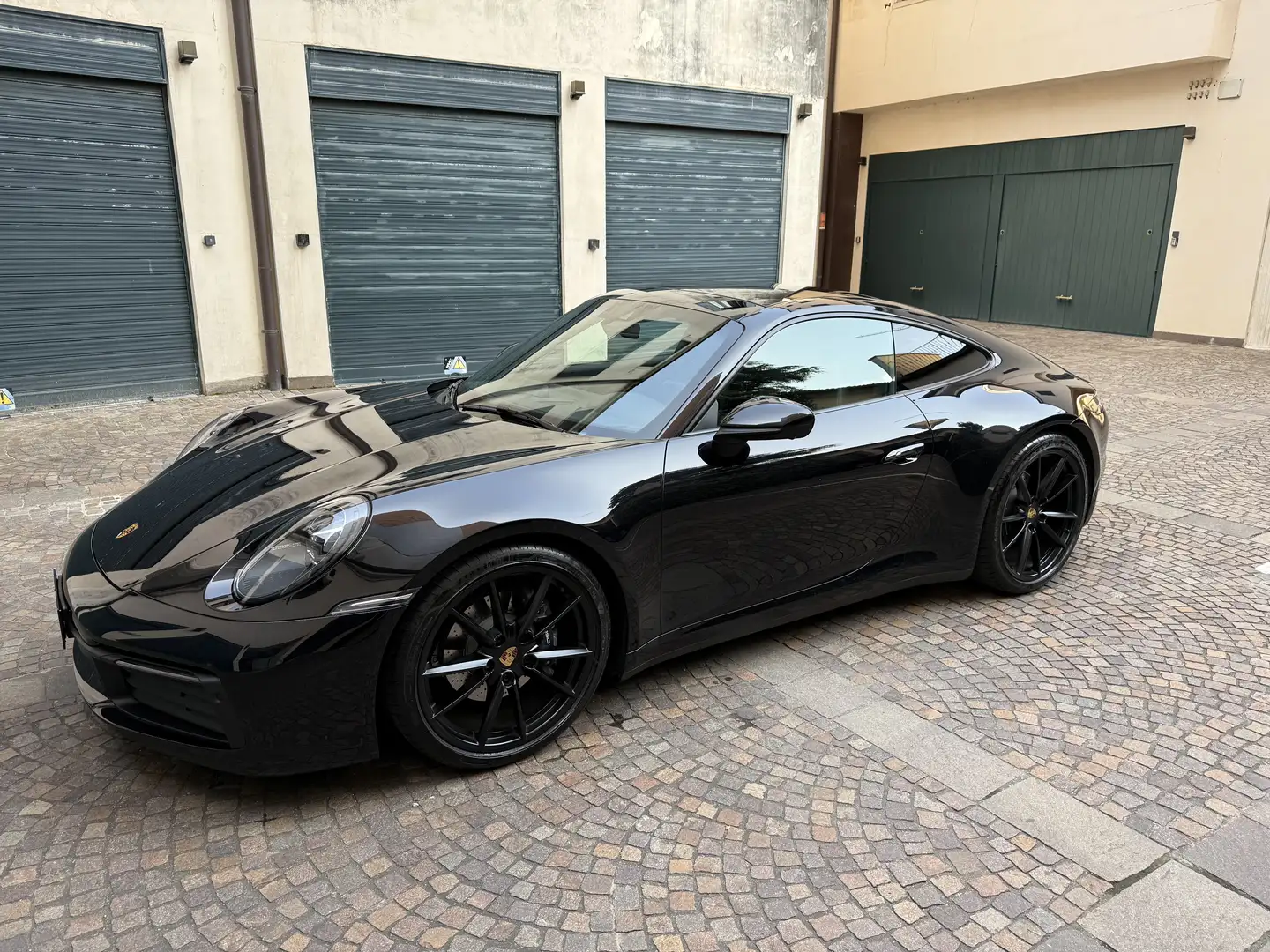 Porsche 911 911 - 992 Carrera 4 Coupé 3.0 Fekete - 1