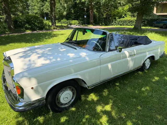 Mercedes-Benz 220 SE b Cabrio body off resauration
