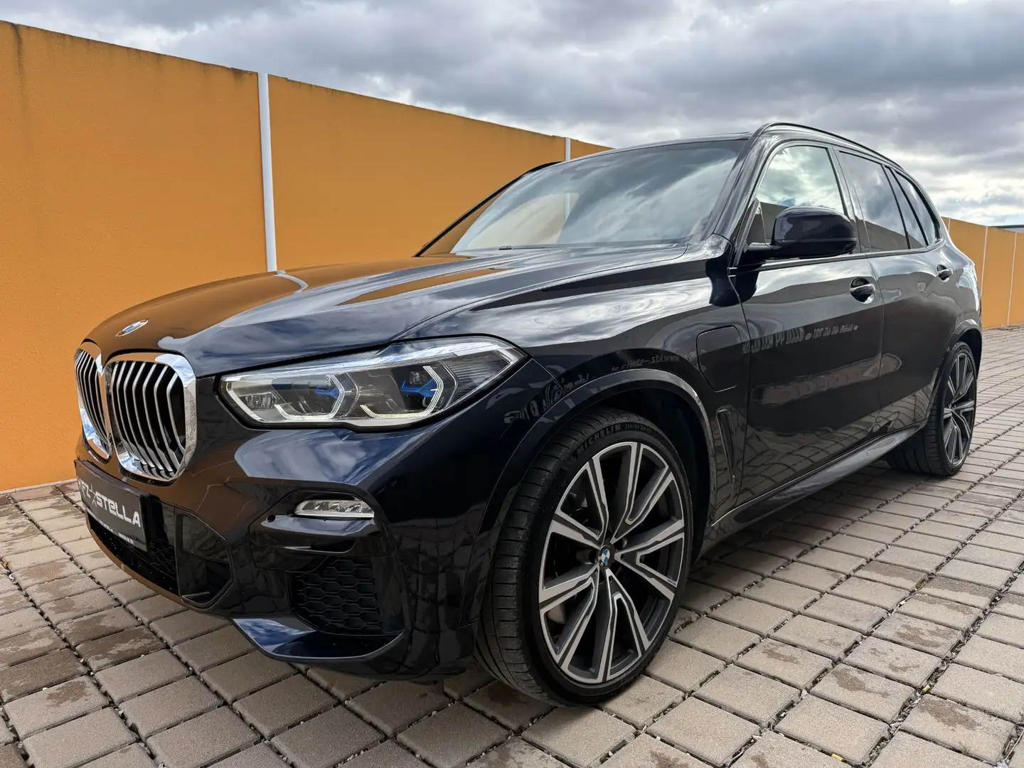 BMW X5 xDrive45e PHEV Aut. M-Paket / Sky Lounge Zwart - 1