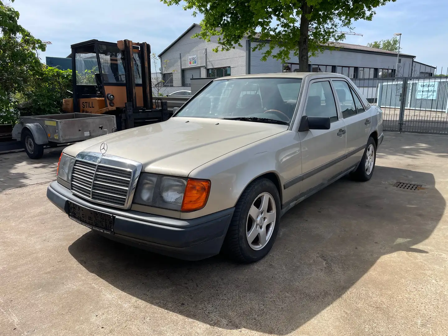Mercedes-Benz E 230 Бронзовий - 1