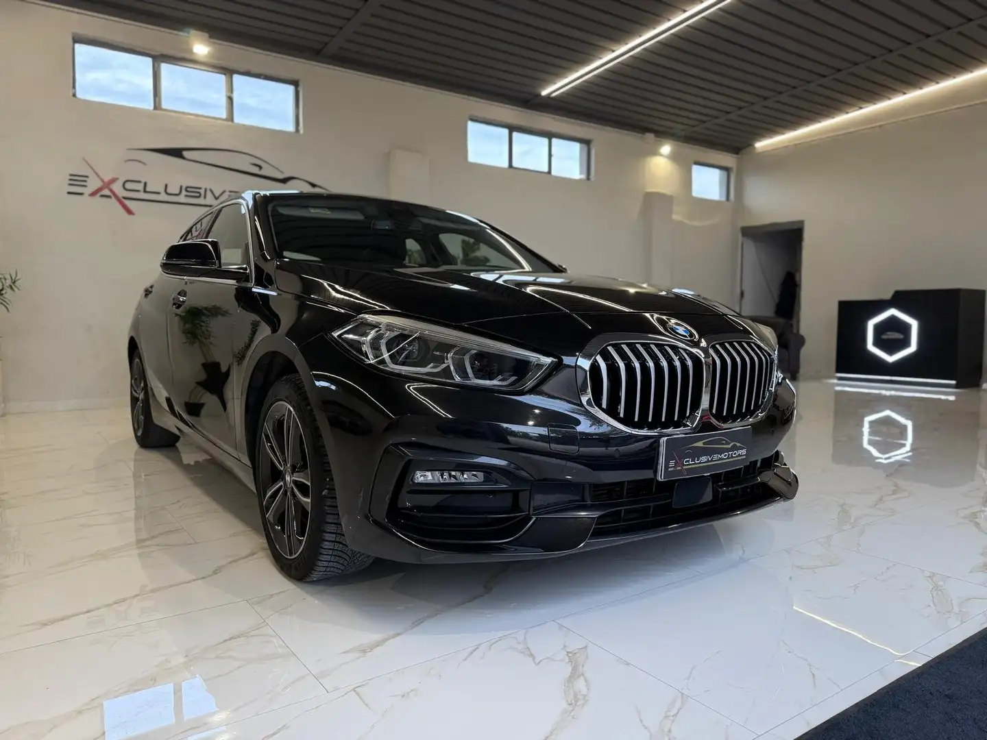 BMW 118 118i Sport 5p auto Nero - 1