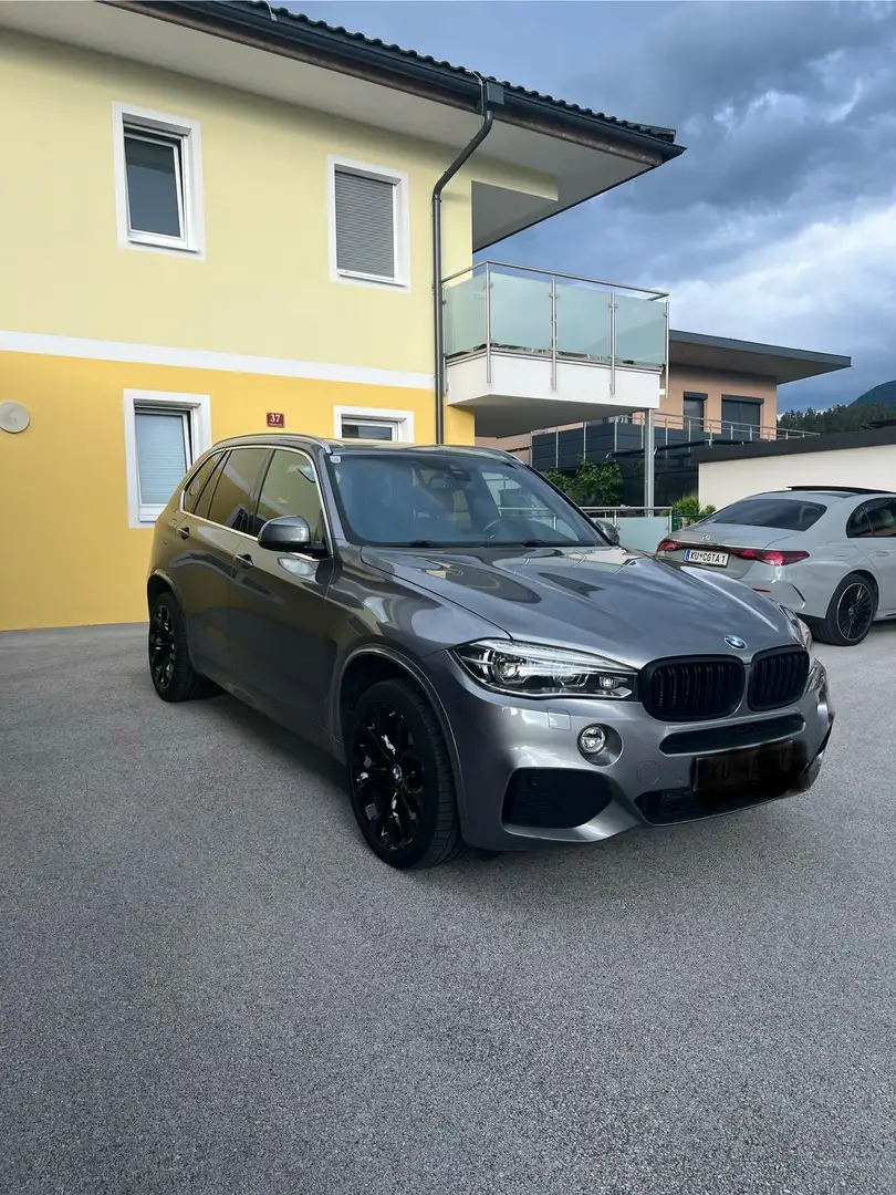 BMW X5 PHEV xDrive40e Aut. // Hybrid Šedá - 1