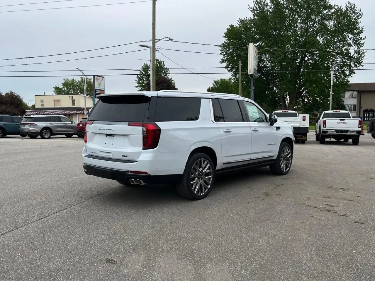 GMC Yukon снимка GMC Yukon