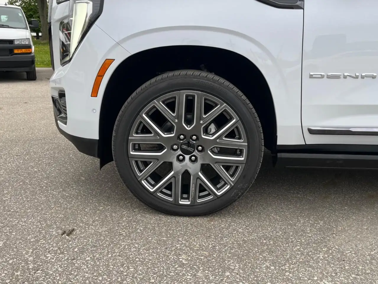 GMC Yukon снимка GMC Yukon