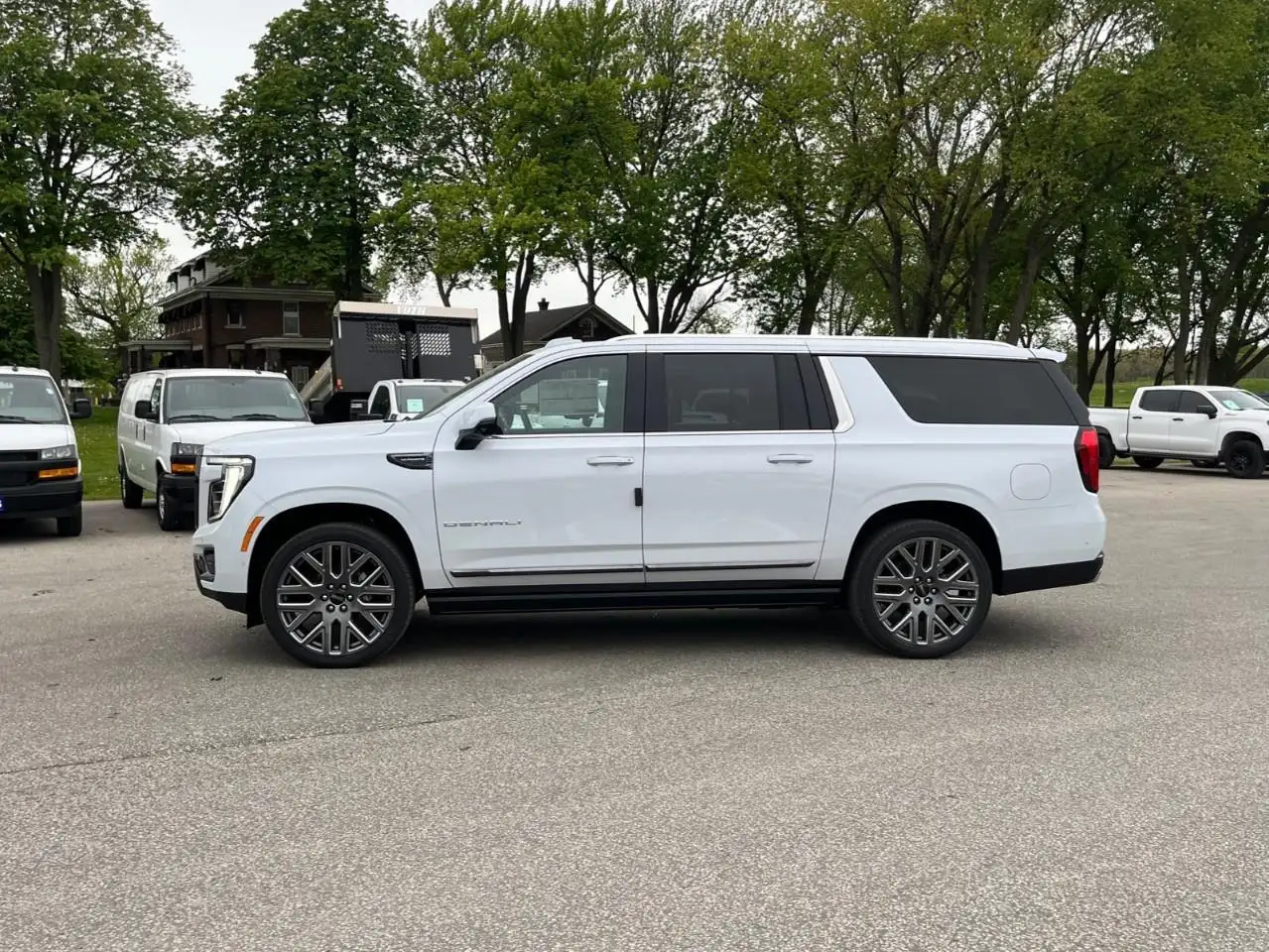 GMC Yukon снимка GMC Yukon