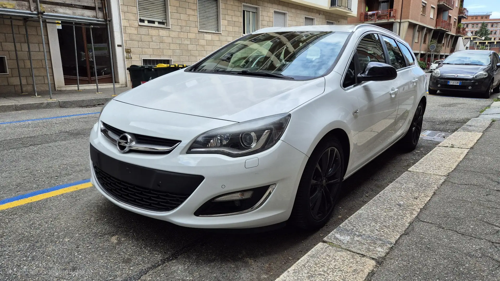 Opel Astra Sports Tourer 1.4 t Cosmo 140cv auto - 1