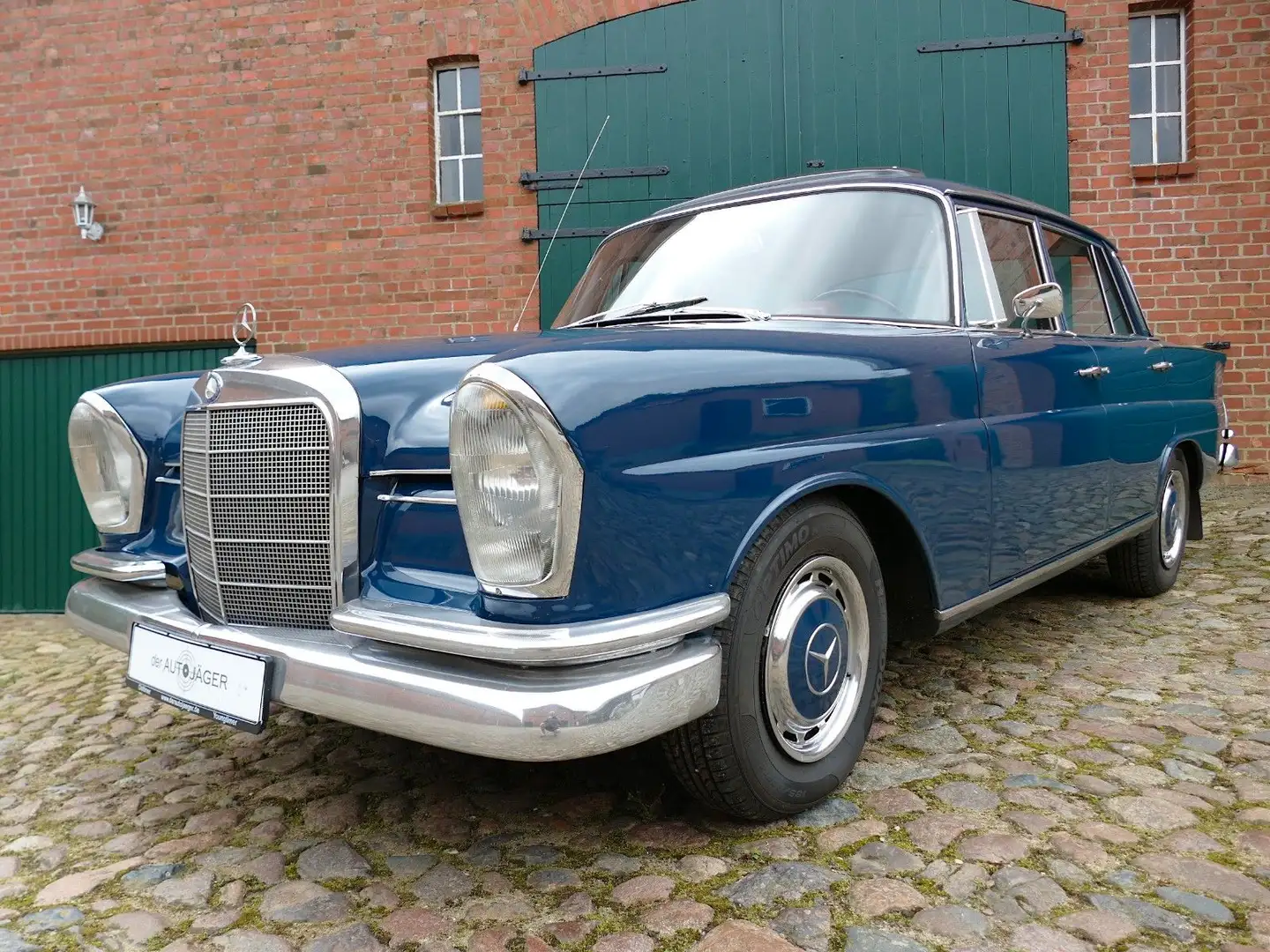 Mercedes-Benz 230 S W111 große Heckflosse mit Schiebedach Bleu - 1
