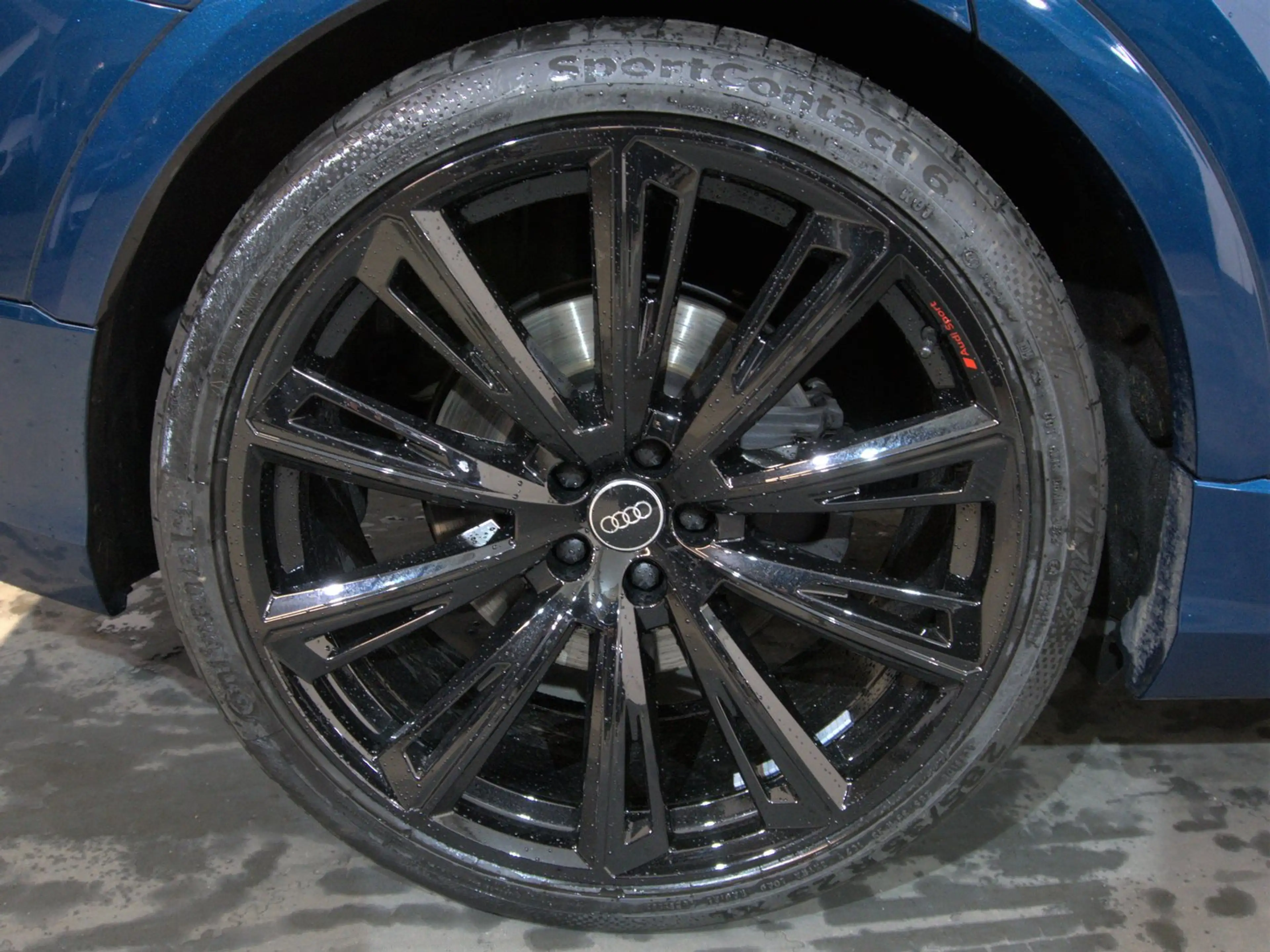 Audi SQ8 TFSI quattro — photo 15