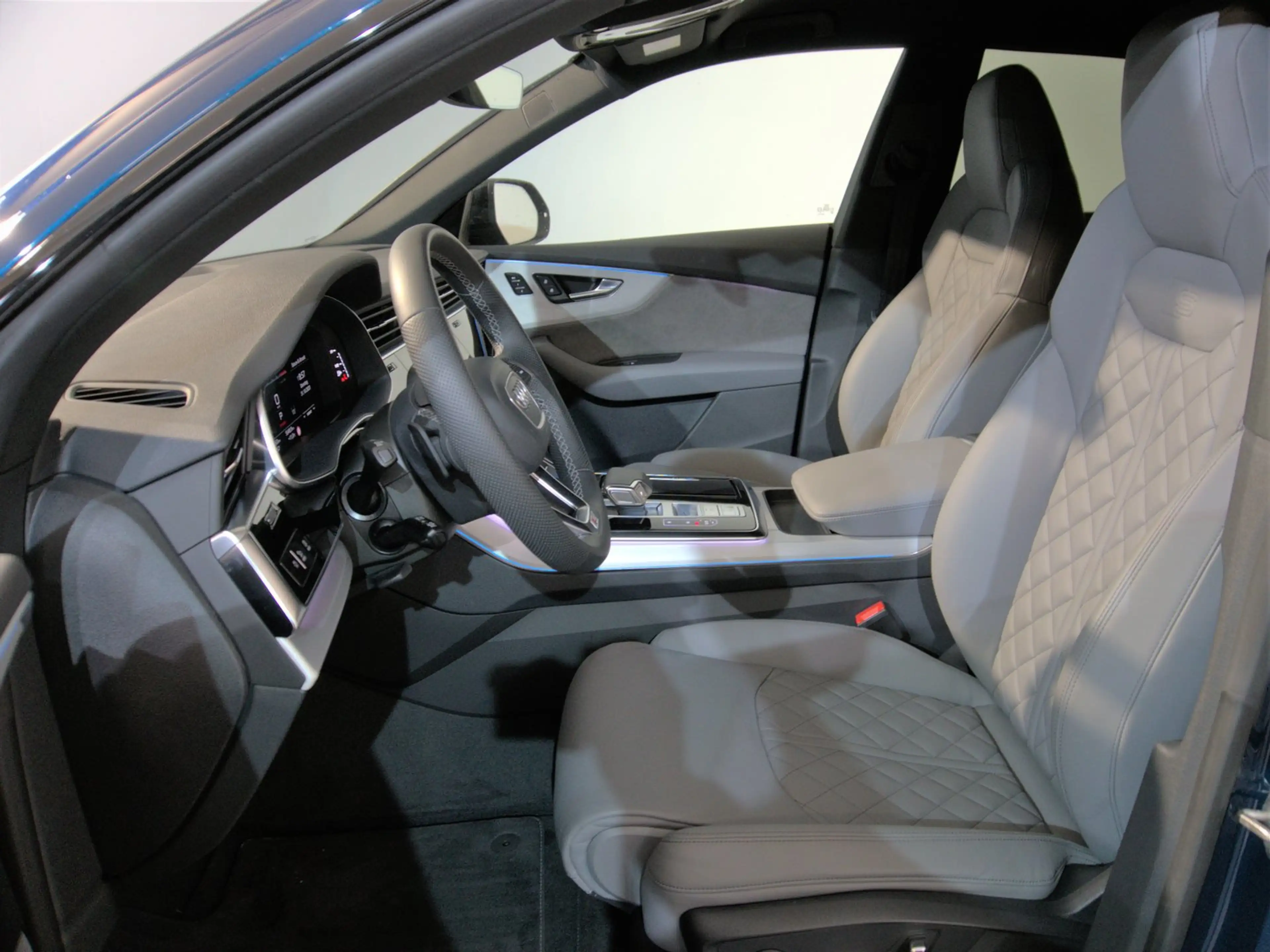 Audi SQ8 TFSI quattro — photo 5