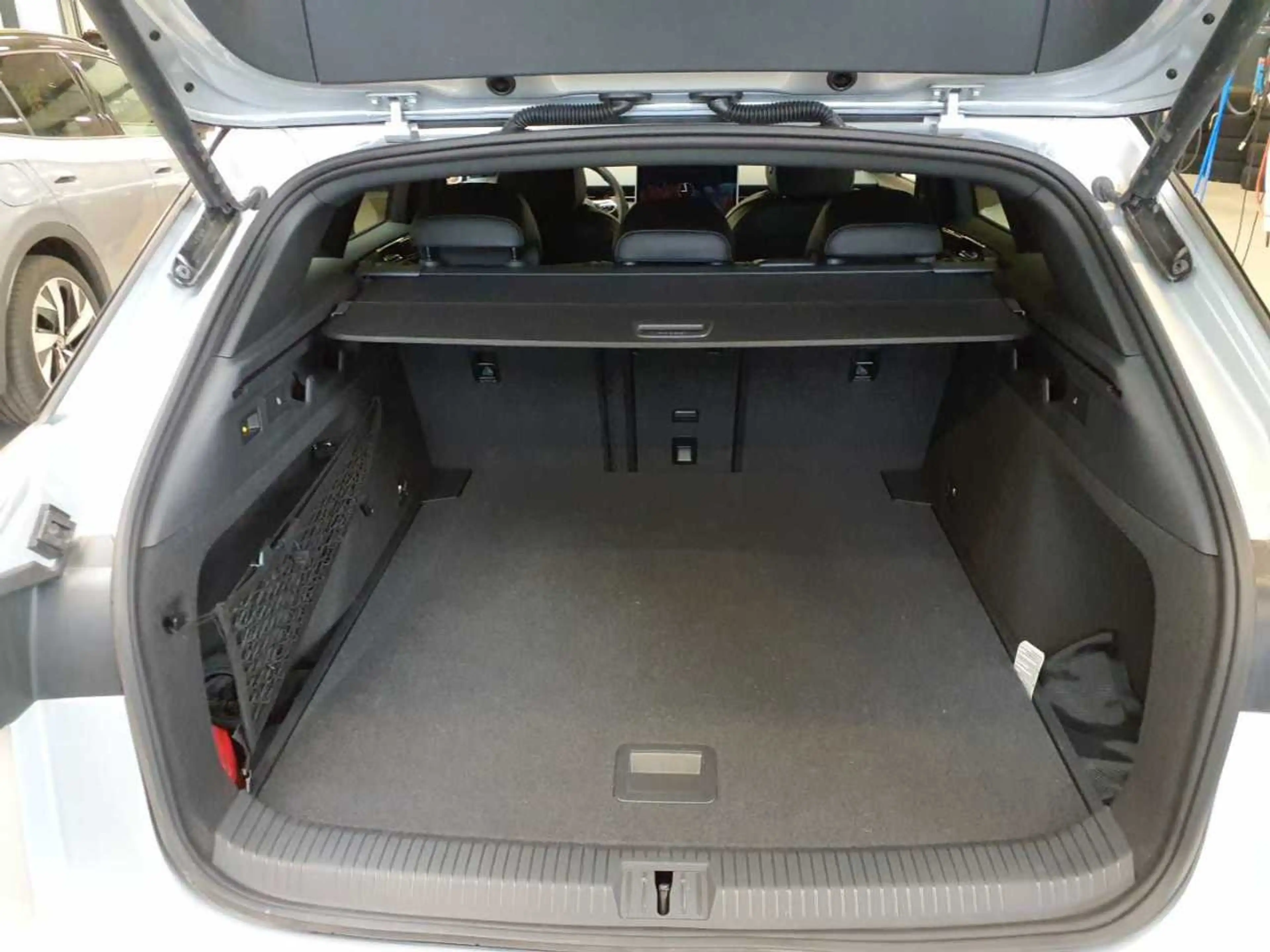 Volkswagen ID.7 Pro S +CCS+WÄRMEPUMPE+AHK+360+MATRIX — photo 6