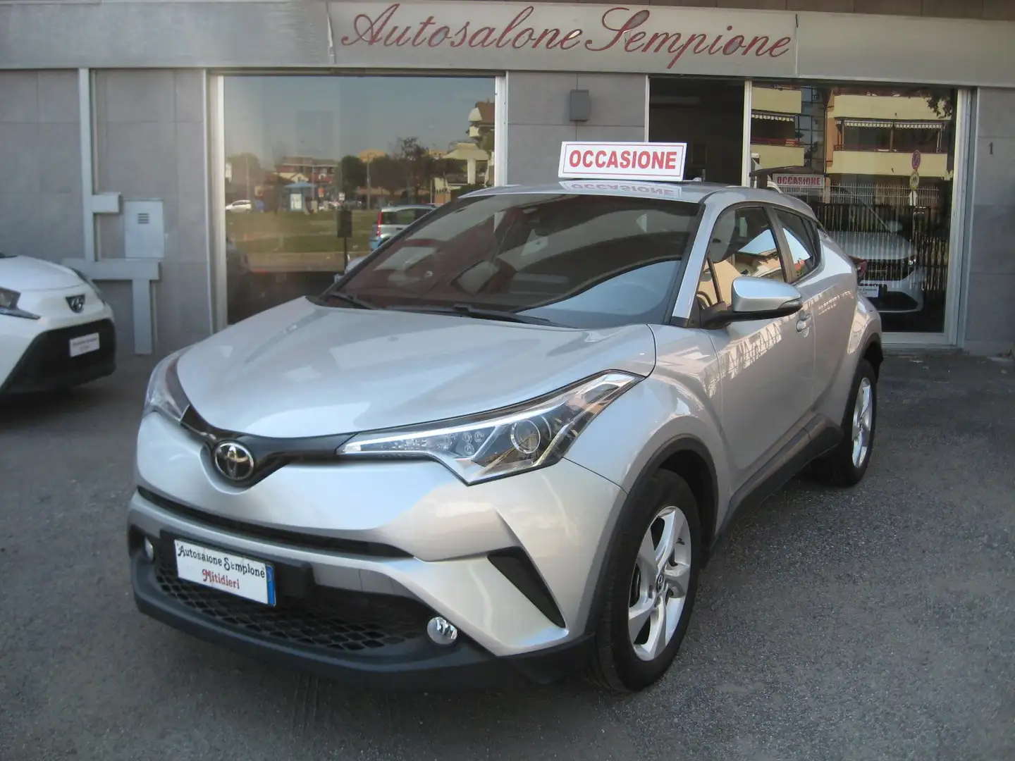 Toyota C-HR 1.2t Lounge 4wd cvt SOLO KM 54.000 CERTIFICATI Argento - 1