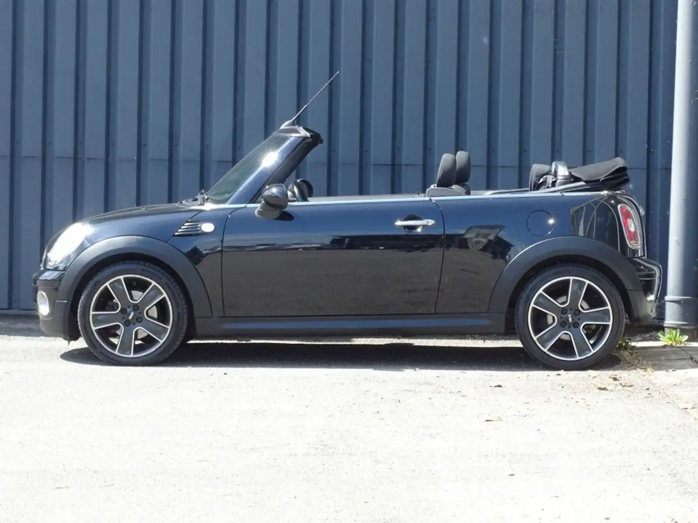 MINI Cooper Cabrio Mini 1.6 Pepper Airco | Cruise | Stoelverwarming | Schwarz - 2