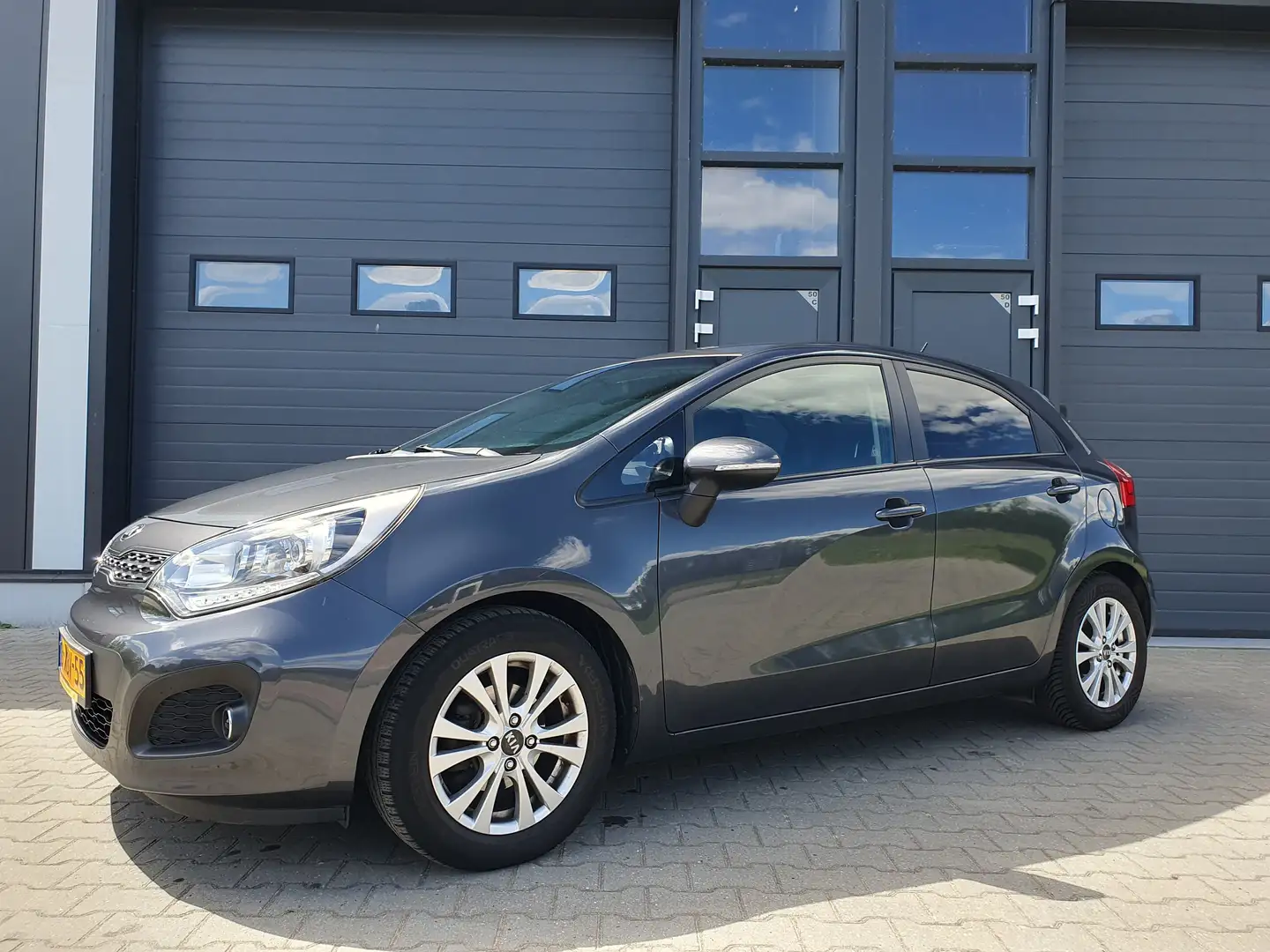 Kia Rio Rio 1.2 CVVT World Cup Edition + Gris - 1