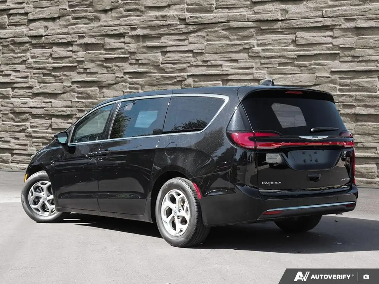 Chrysler Pacifica снимка Chrysler Pacifica