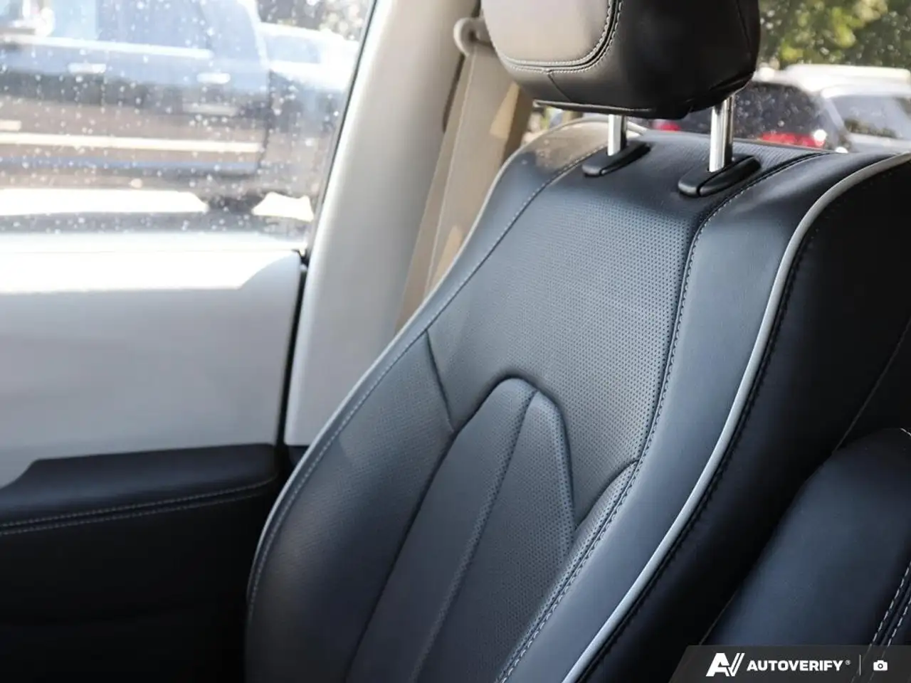 Chrysler Pacifica снимка Chrysler Pacifica