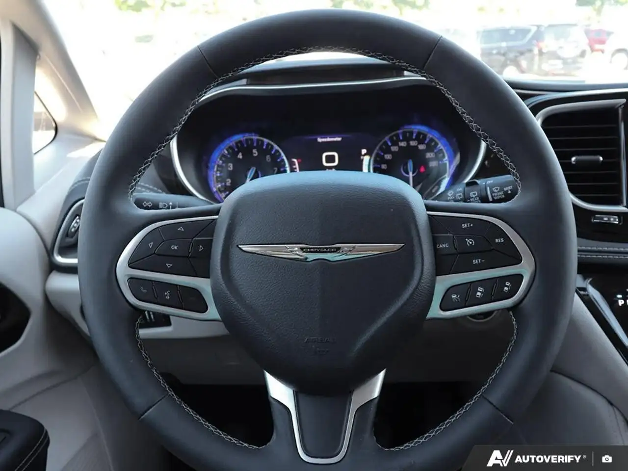 Chrysler Pacifica снимка Chrysler Pacifica