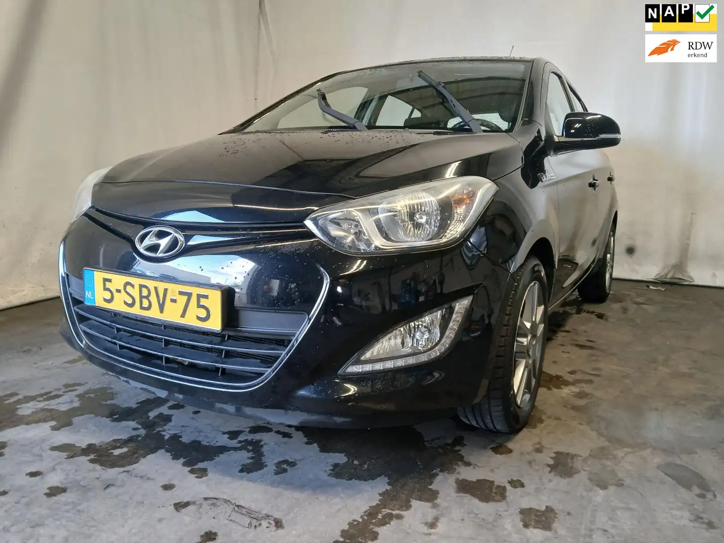 Hyundai i20 1.2i i-Motion - Airco - Schade Zwart - 1
