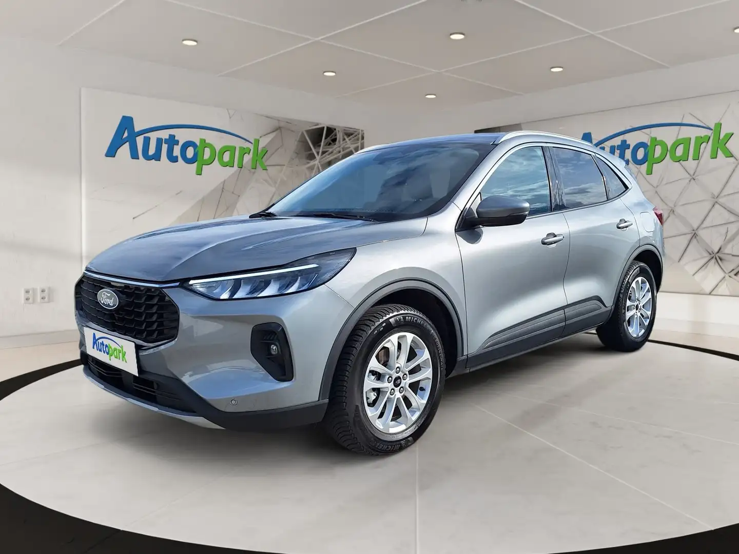 Ford Kuga FHEV Titanium CVT 4WD Silber - 1