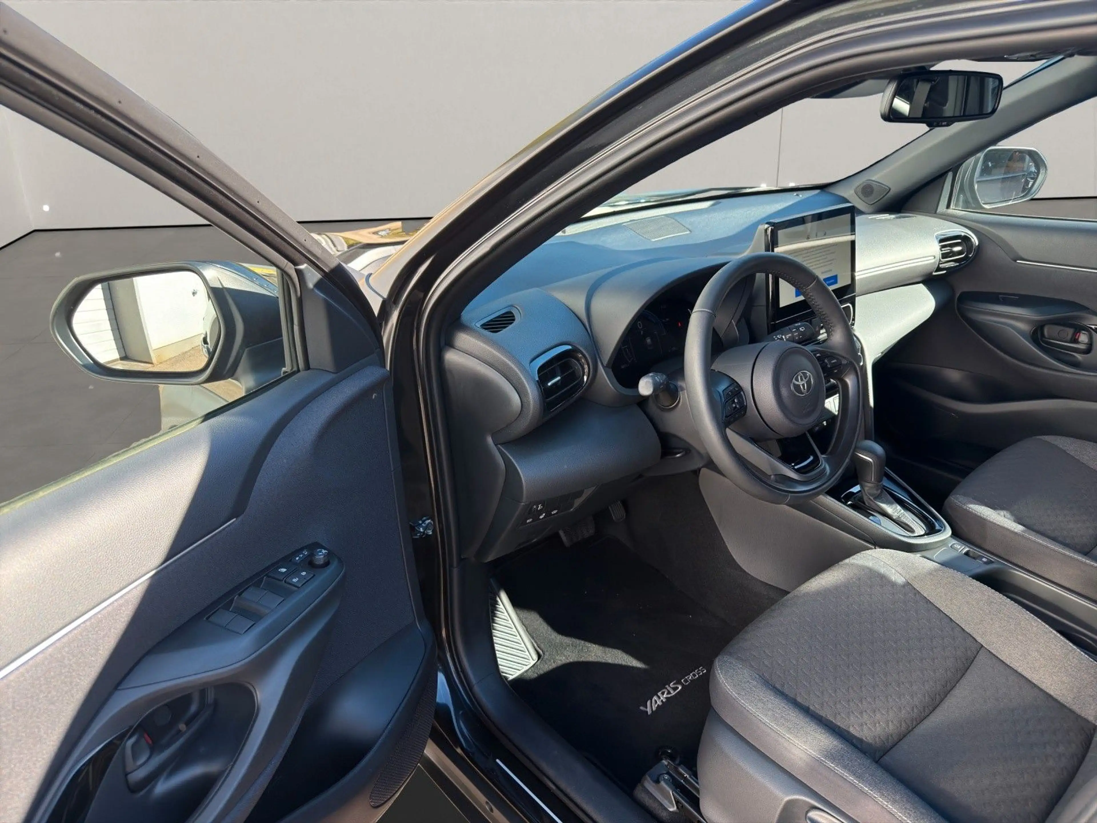 Toyota Yaris Cross Hybrid FWD Teamplayer 15 J Garantie — photo 23