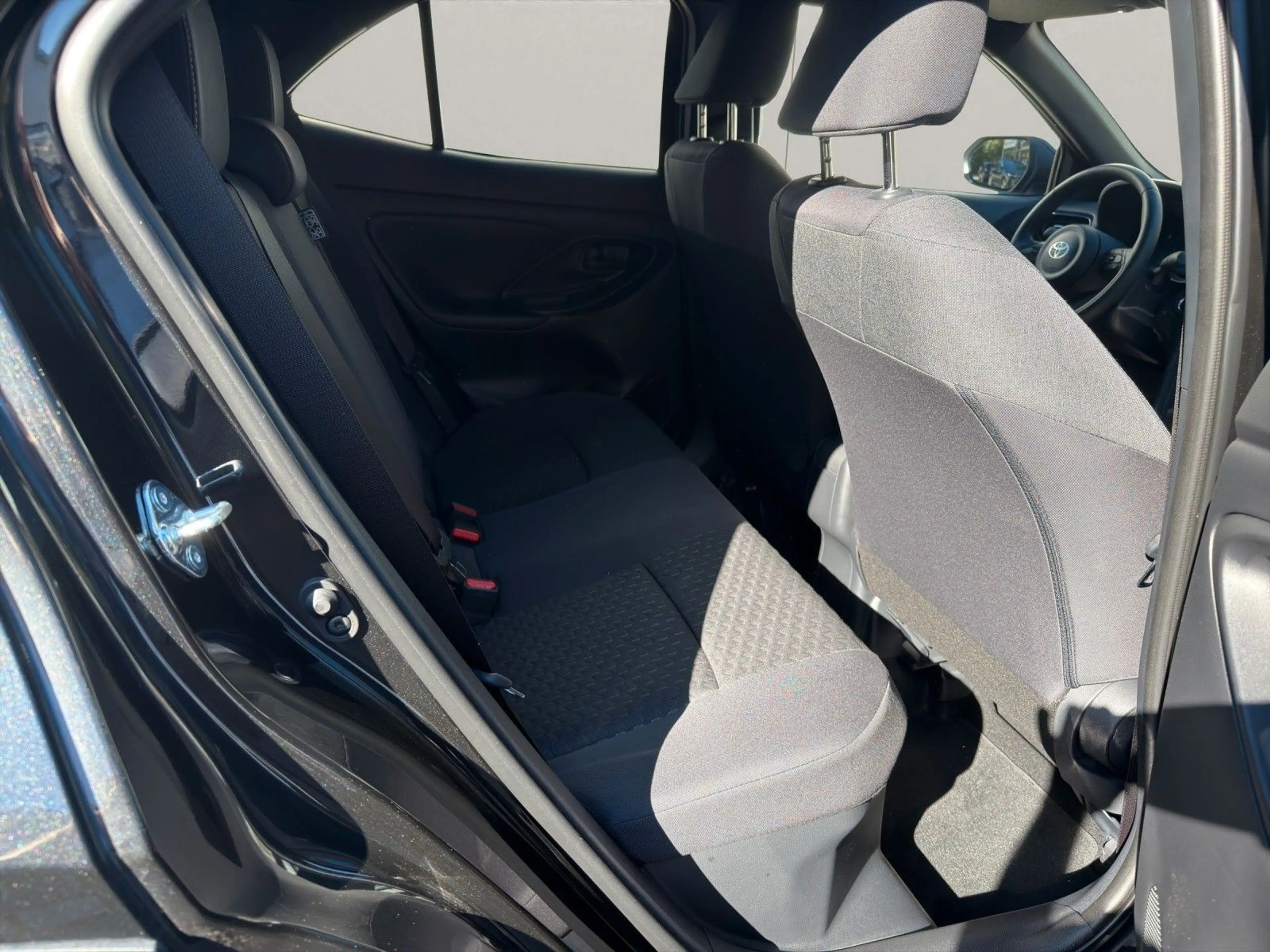 Toyota Yaris Cross Hybrid FWD Teamplayer 15 J Garantie — photo 31