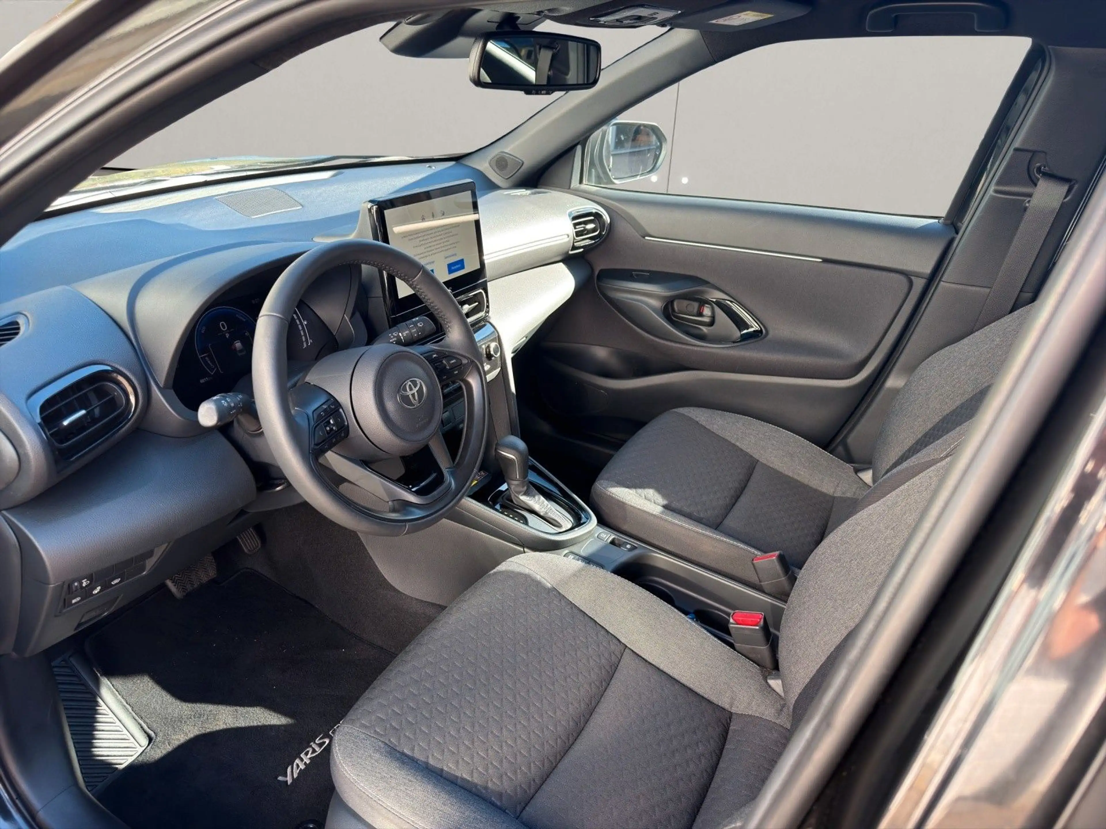Toyota Yaris Cross Hybrid FWD Teamplayer 15 J Garantie — photo 25