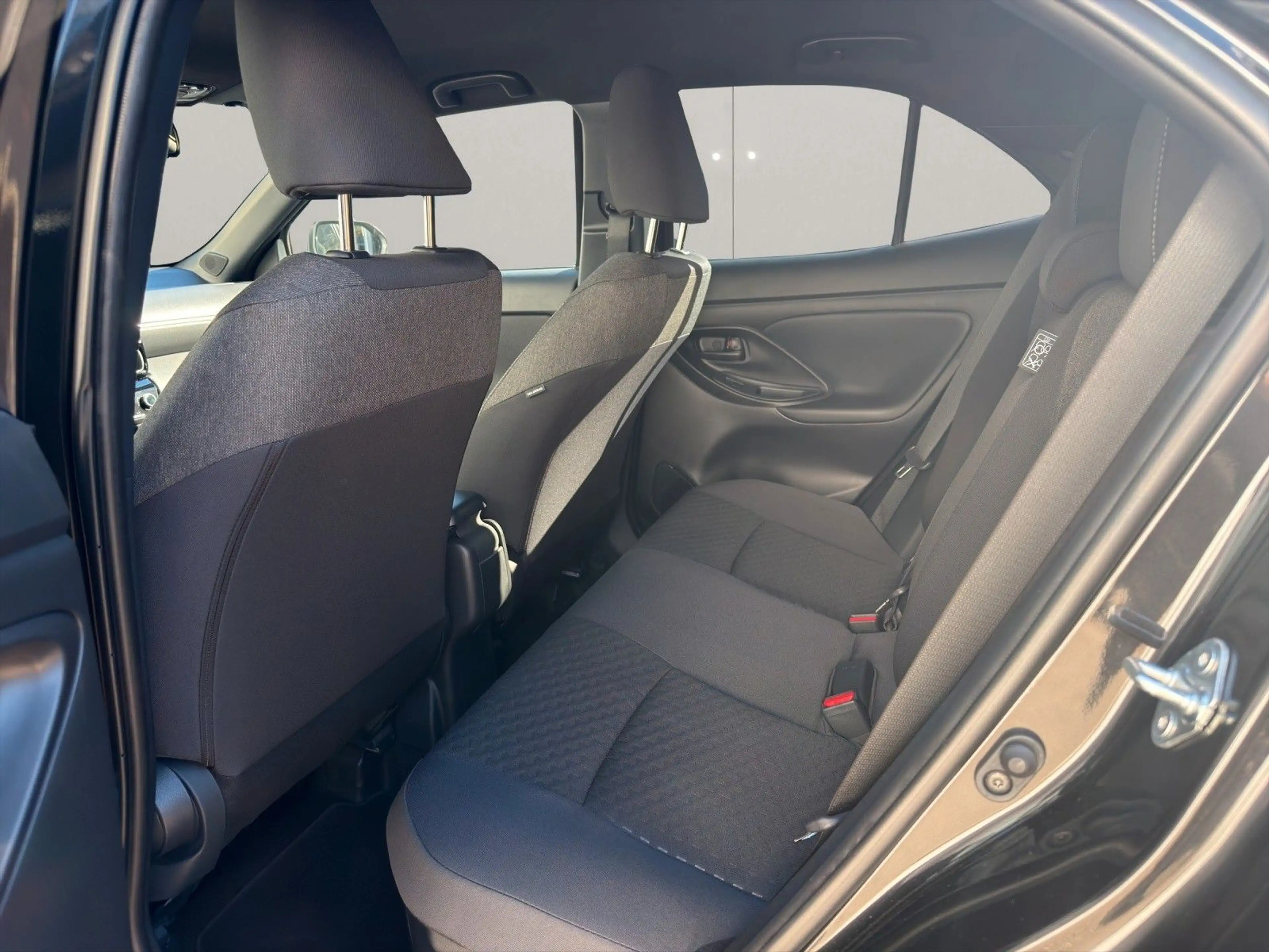 Toyota Yaris Cross Hybrid FWD Teamplayer 15 J Garantie — photo 30