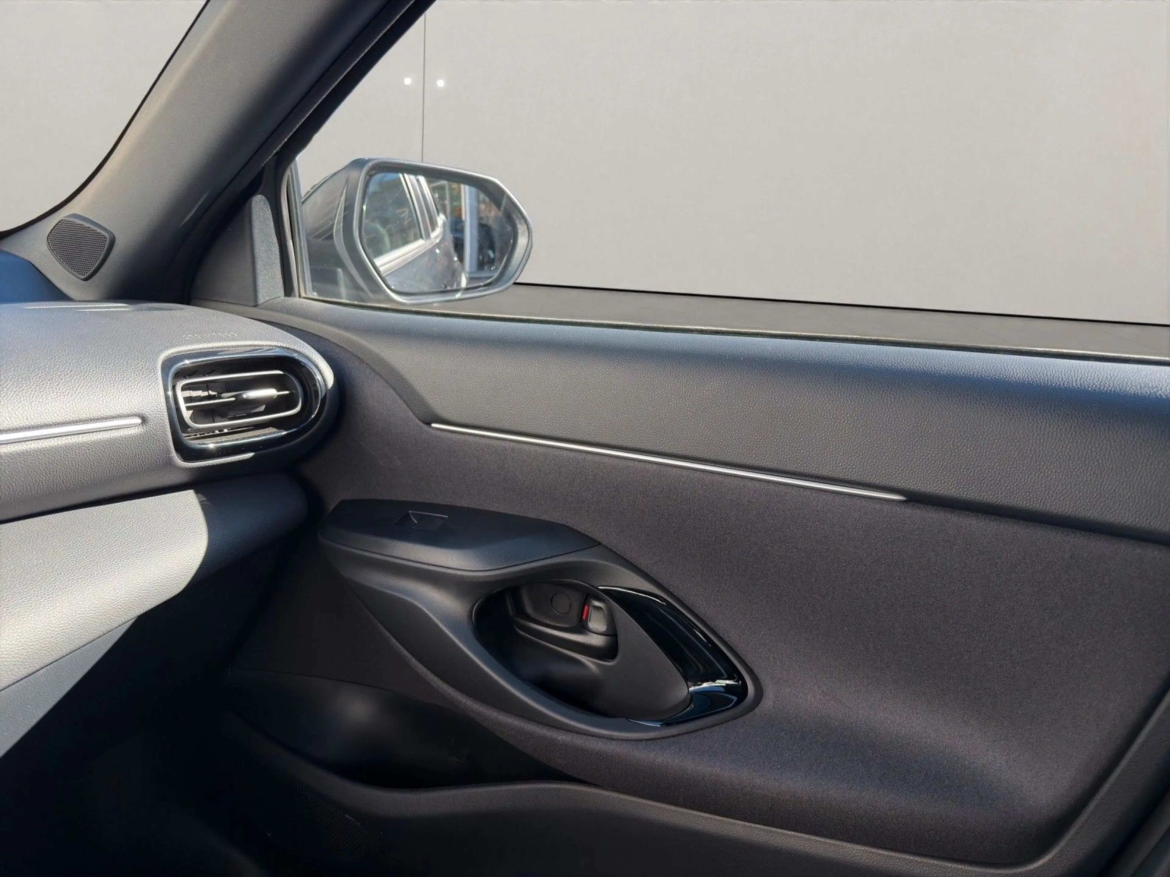 Toyota Yaris Cross Hybrid FWD Teamplayer 15 J Garantie — photo 33