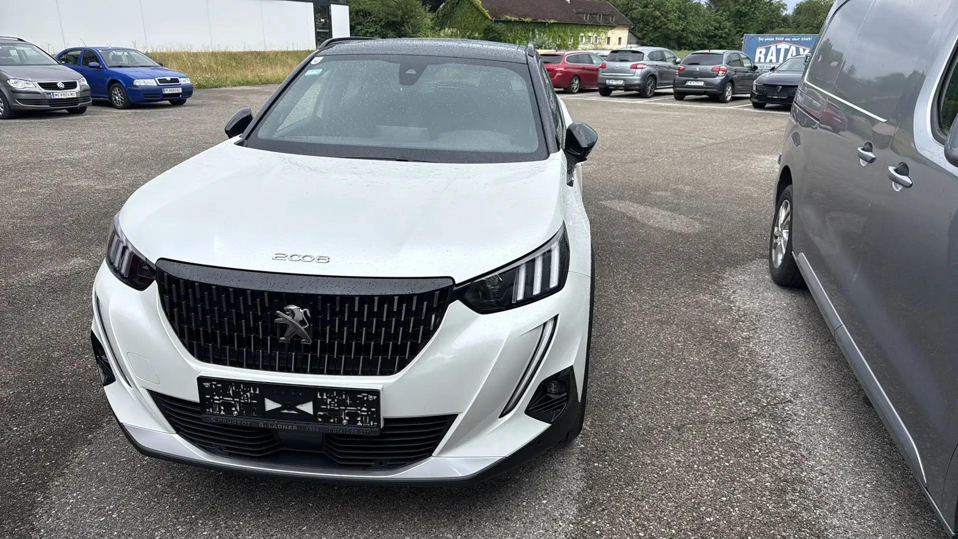 Peugeot 2008 GT Line BlueHDi 130 EAT8 Weiß - 2