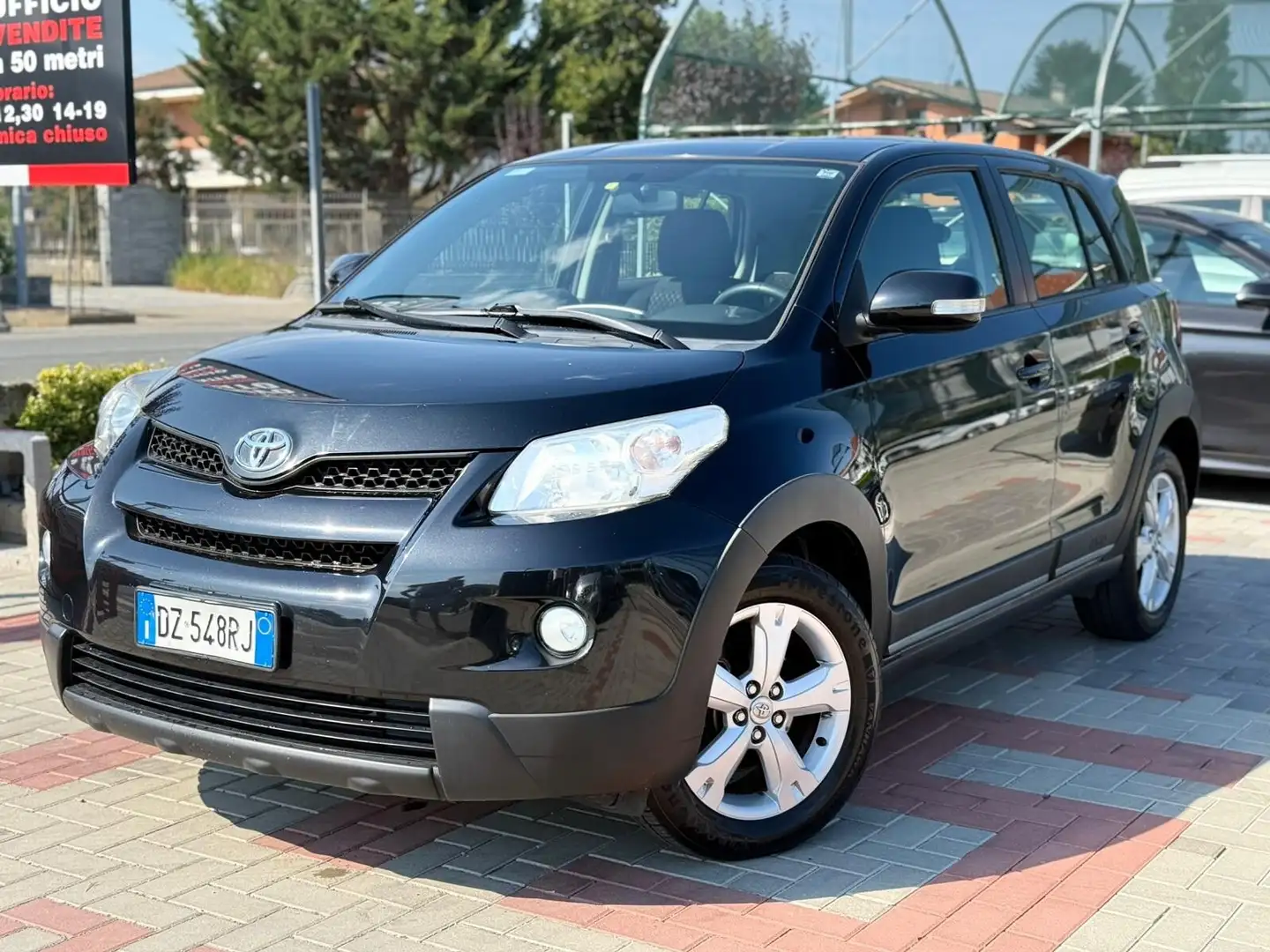 Toyota Urban Cruiser Urban Cruiser 1.4 D-4D AWD Luxury Noir - 2