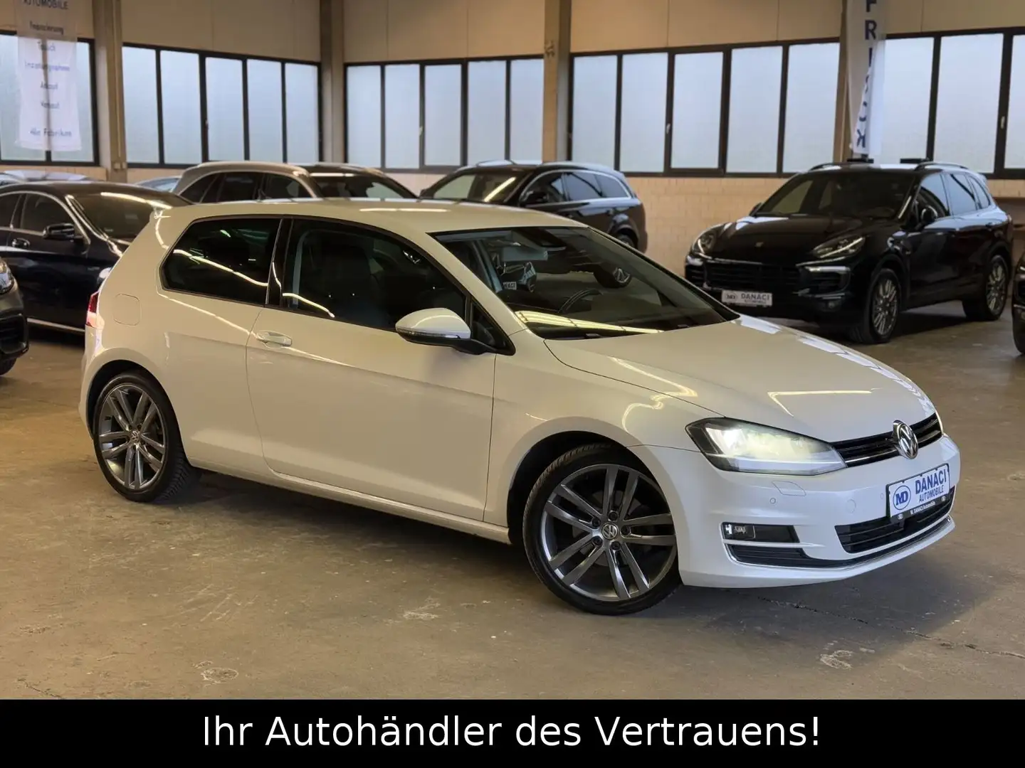 Volkswagen Golf VII Lim. Highline*Massage*Xenon*Navi*ACC Weiß - 1
