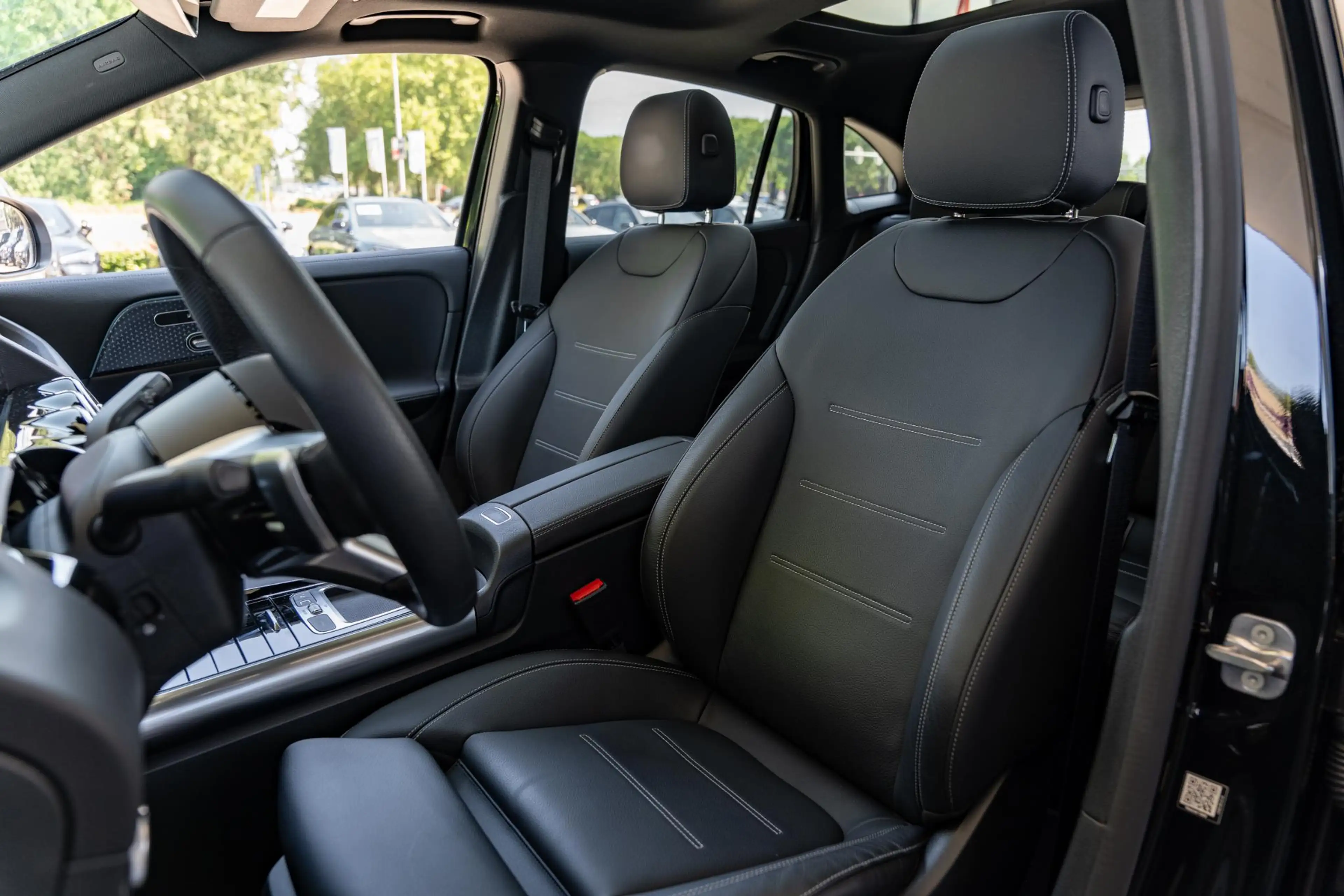 Mercedes-Benz EQA 300 4MATIC AMG Line 67 kWh | Premium pakket | AMG | Pa — photo 4