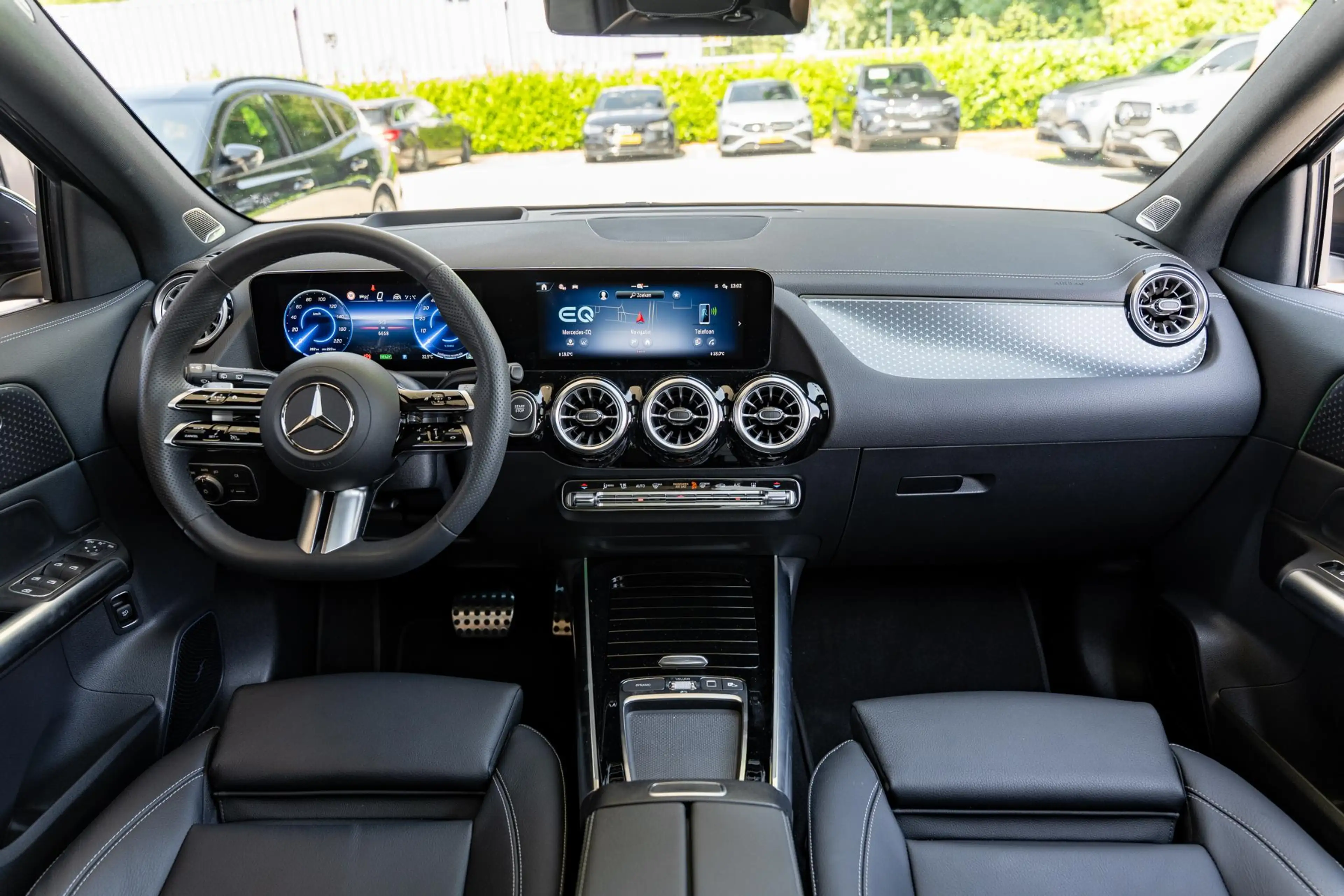 Mercedes-Benz EQA 300 4MATIC AMG Line 67 kWh | Premium pakket | AMG | Pa — photo 7