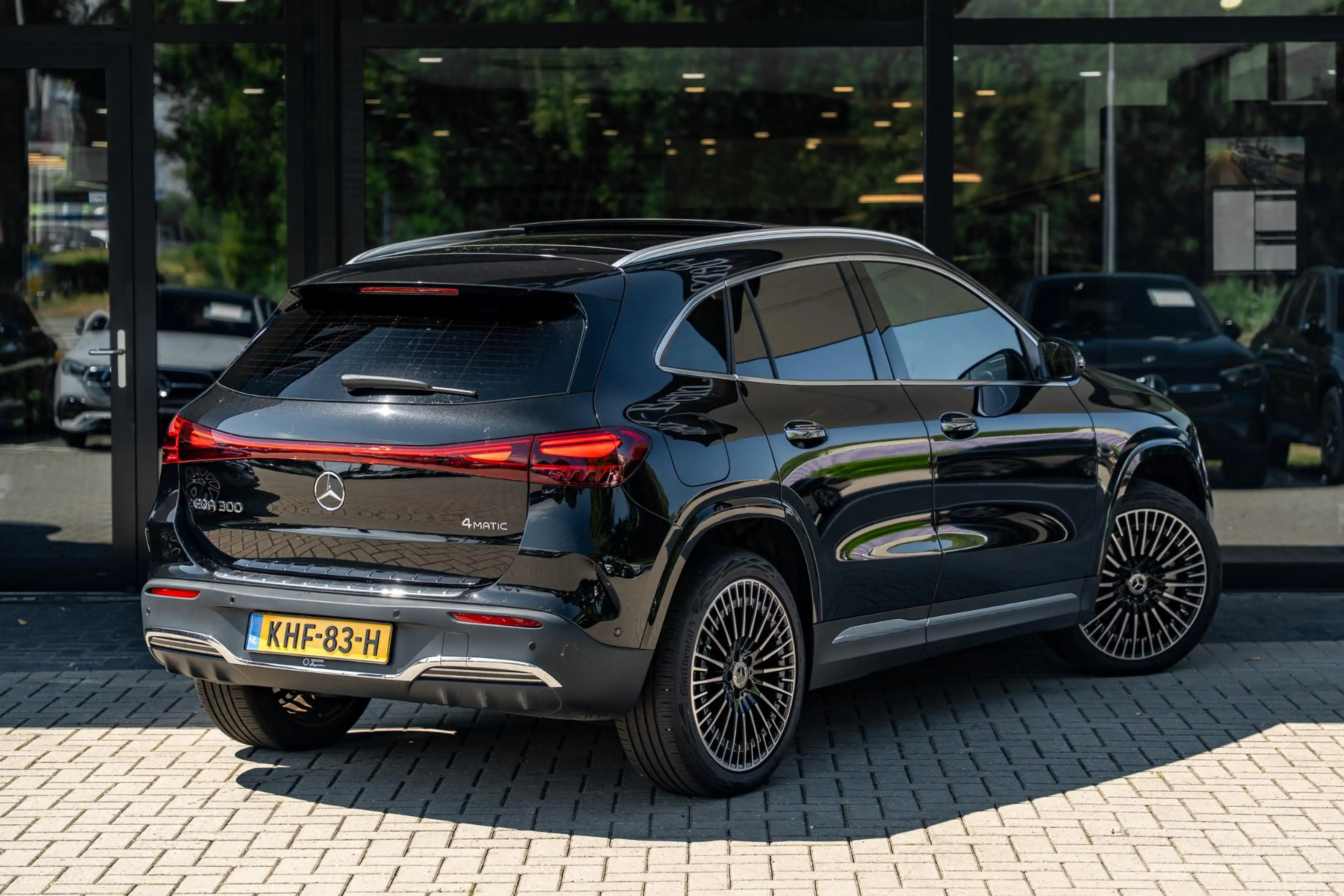 Mercedes-Benz EQA 300 4MATIC AMG Line 67 kWh | Premium pakket | AMG | Pa — photo 3