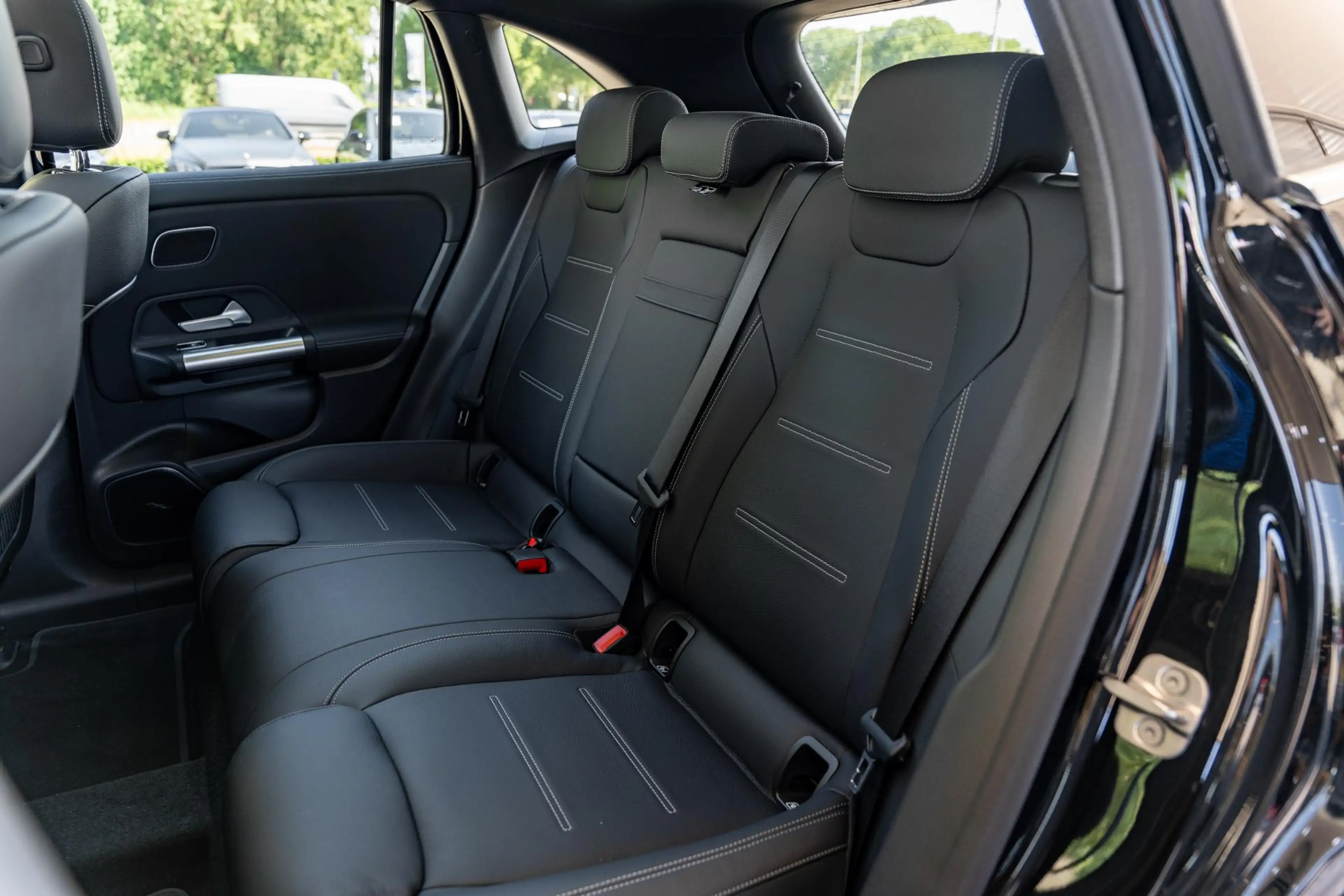 Mercedes-Benz EQA 300 4MATIC AMG Line 67 kWh | Premium pakket | AMG | Pa — photo 5