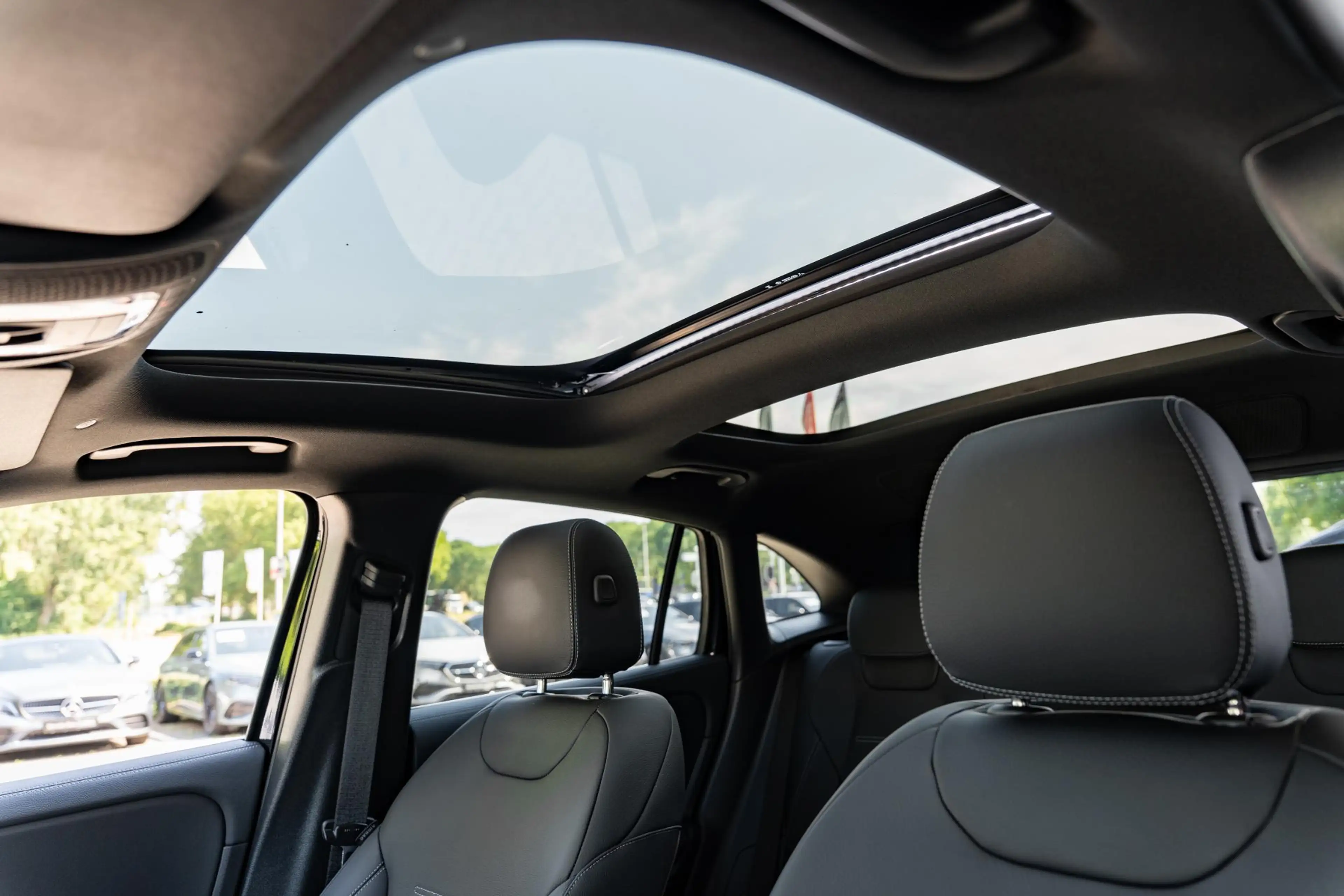 Mercedes-Benz EQA 300 4MATIC AMG Line 67 kWh | Premium pakket | AMG | Pa — photo 9